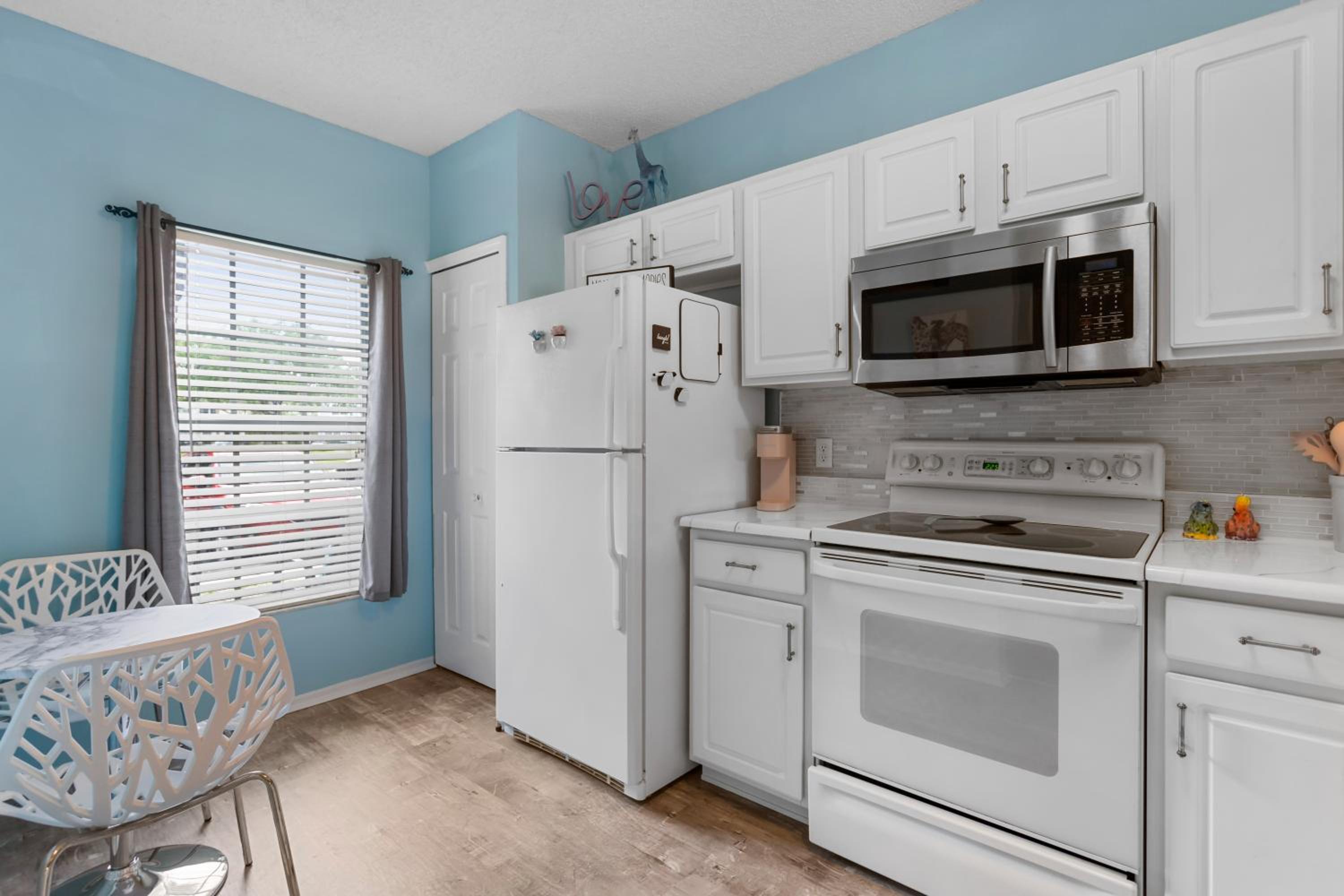 Cappy Hour! Lakefront townhome with backyard paradise and amazing community amenities! view 3