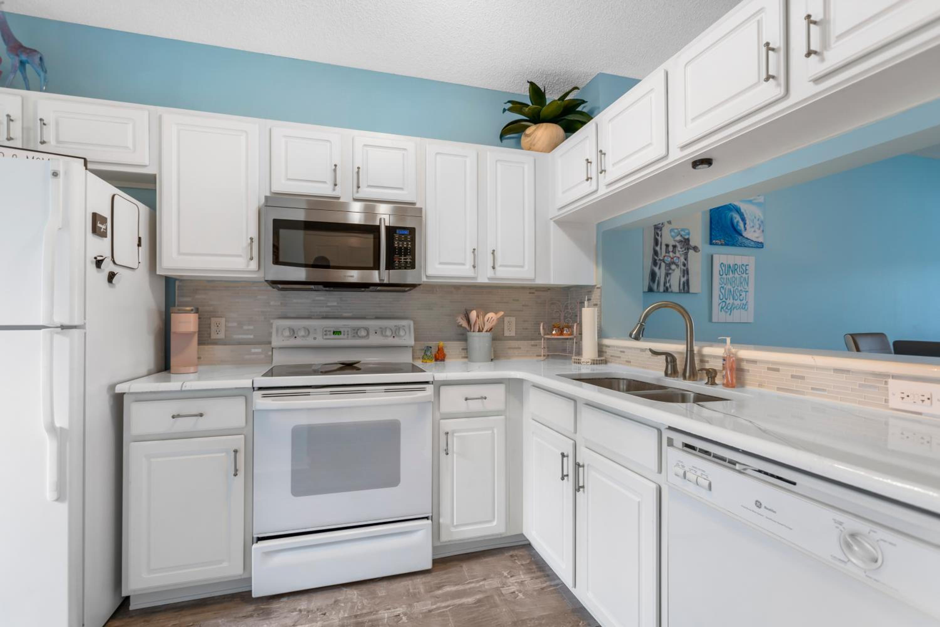 Cappy Hour! Lakefront townhome with backyard paradise and amazing community amenities! view 4