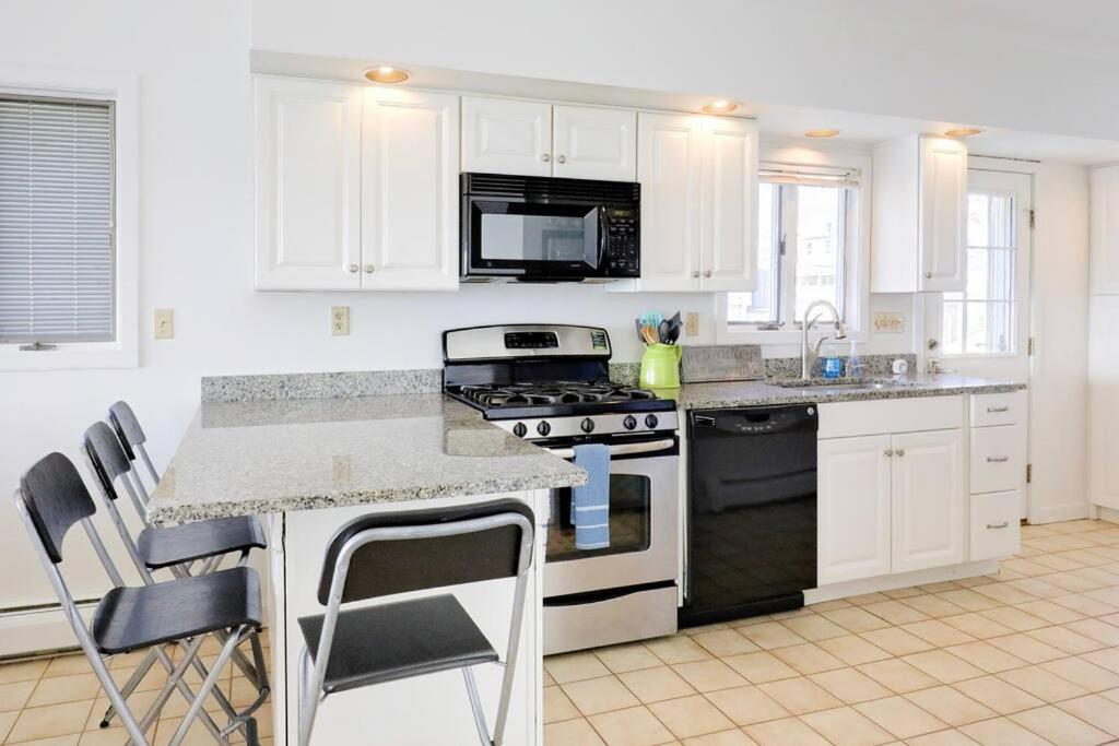 Cheerful 3 Bedroom Beach Front Cottage with Fire Place view 4
