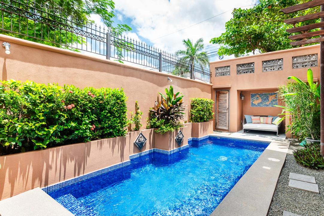 Relaxing Tropical Villa Near the Beach