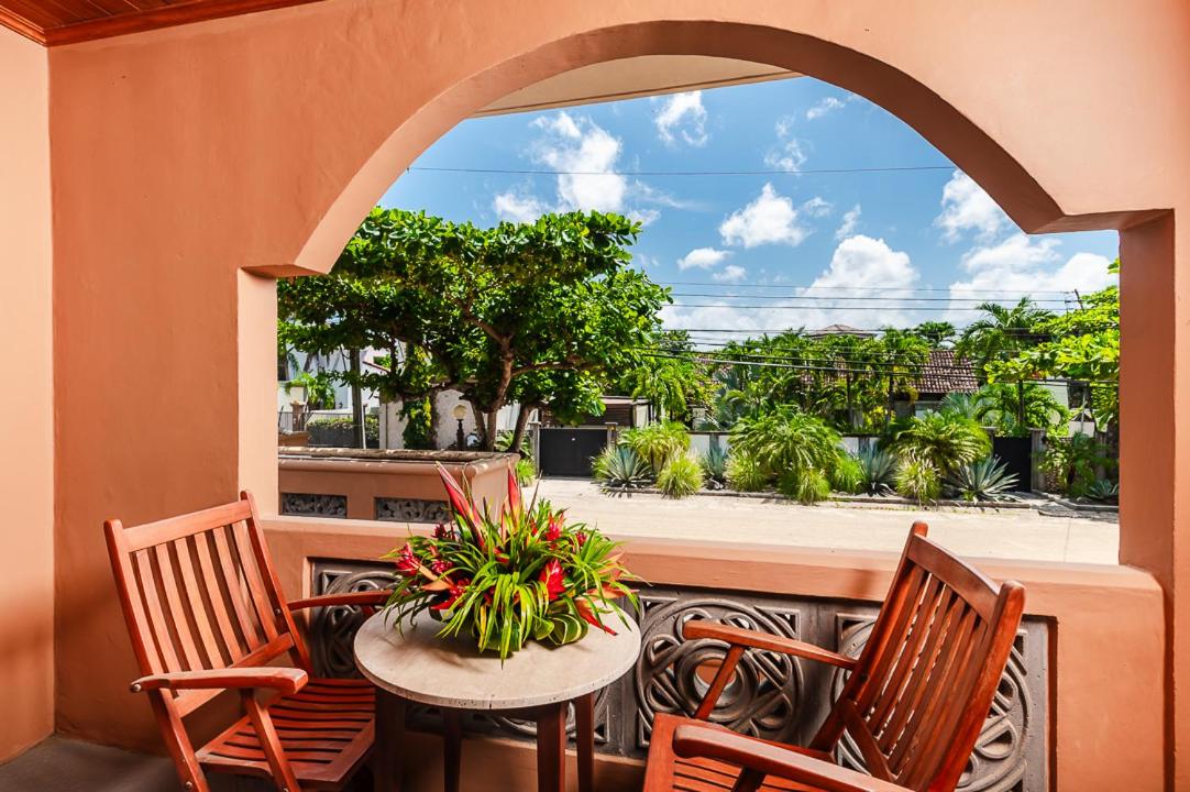 Relaxing Tropical Villa Near the Beach