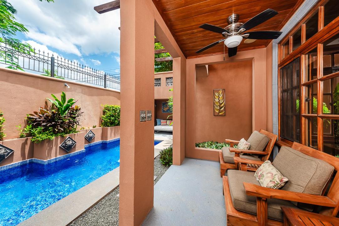 Relaxing Tropical Villa Near the Beach