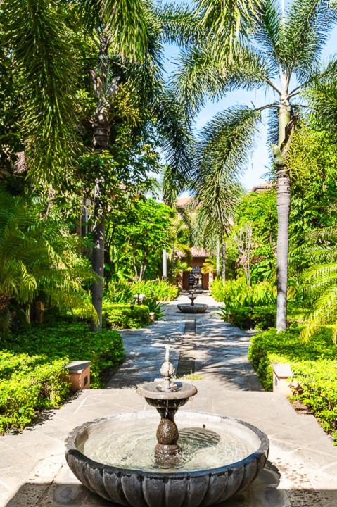 Relaxing Tropical Villa Near the Beach