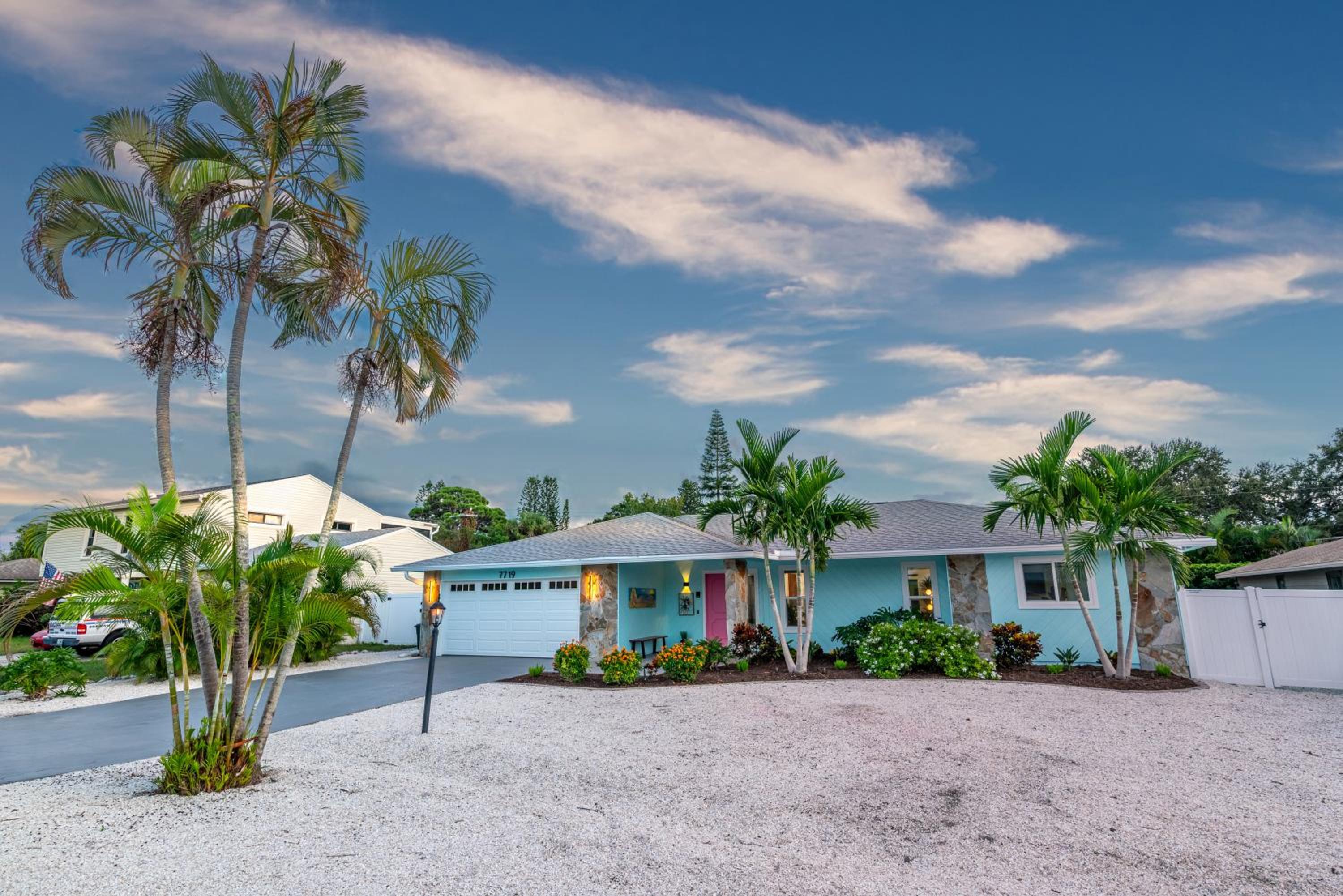 NEW! Blue Iguana! Tropical backyard oasis with heated pool, hot tub, fire table, and more! view 4