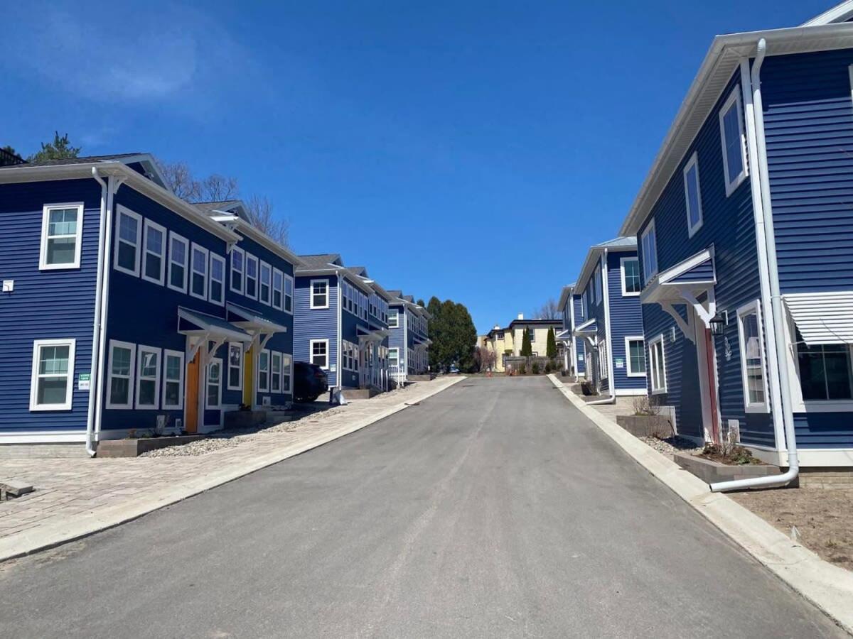 Hotel Modern Cottage in the Heart of Charlevoix - Image 1