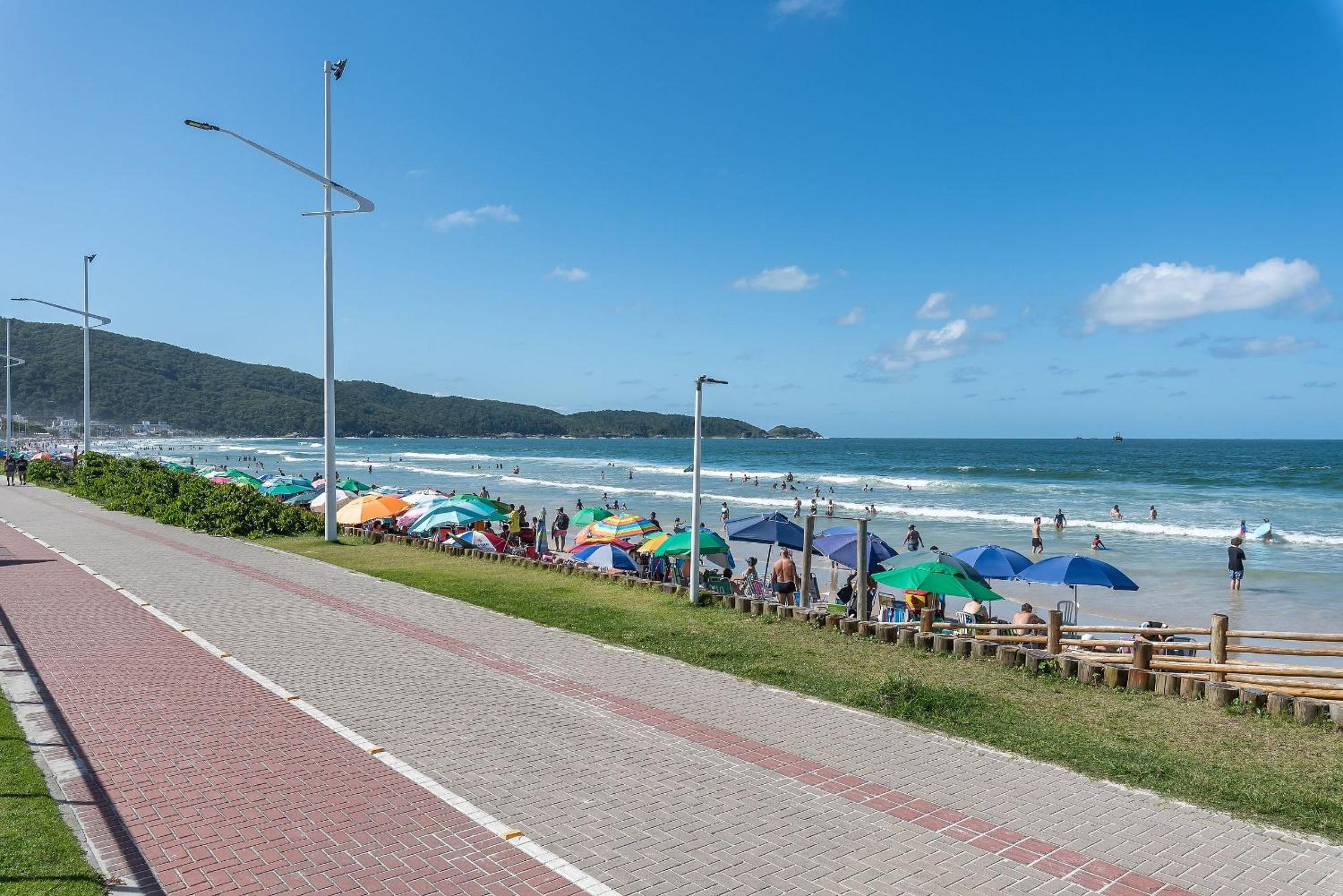 Apt w/balcony 160m Bombas beach COL102