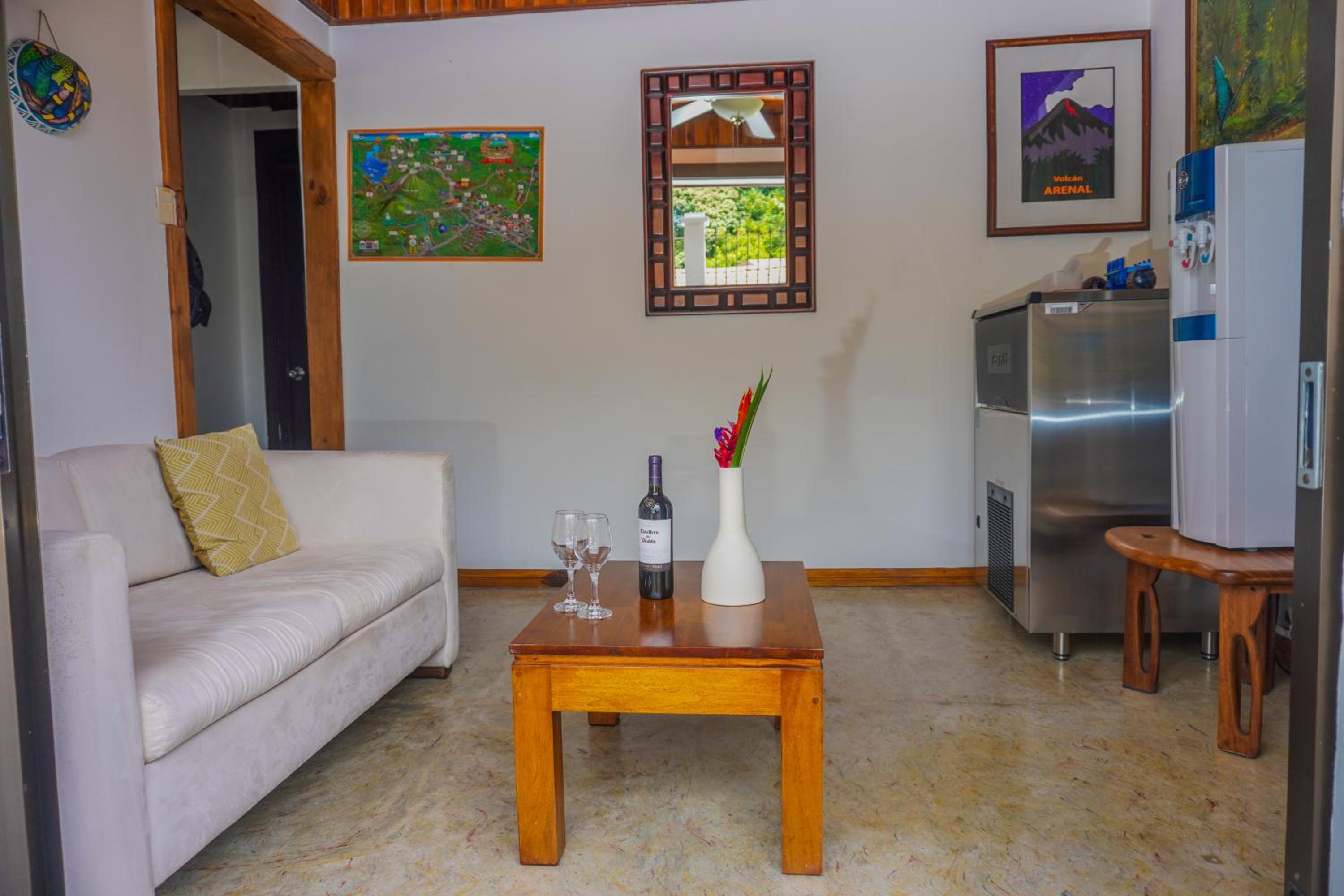 La Fortuna Lodge by Treebu Hotels