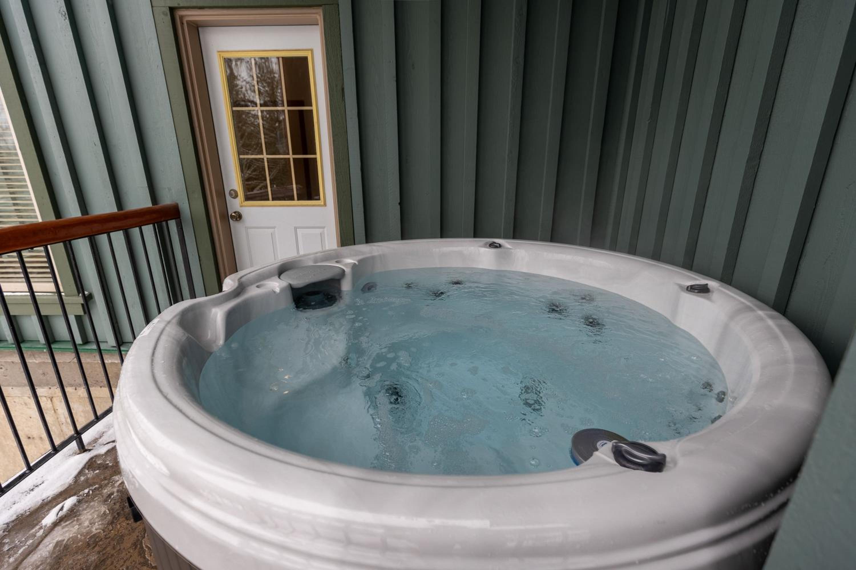 Snow Creek Lodge by Fernie Central Reservations