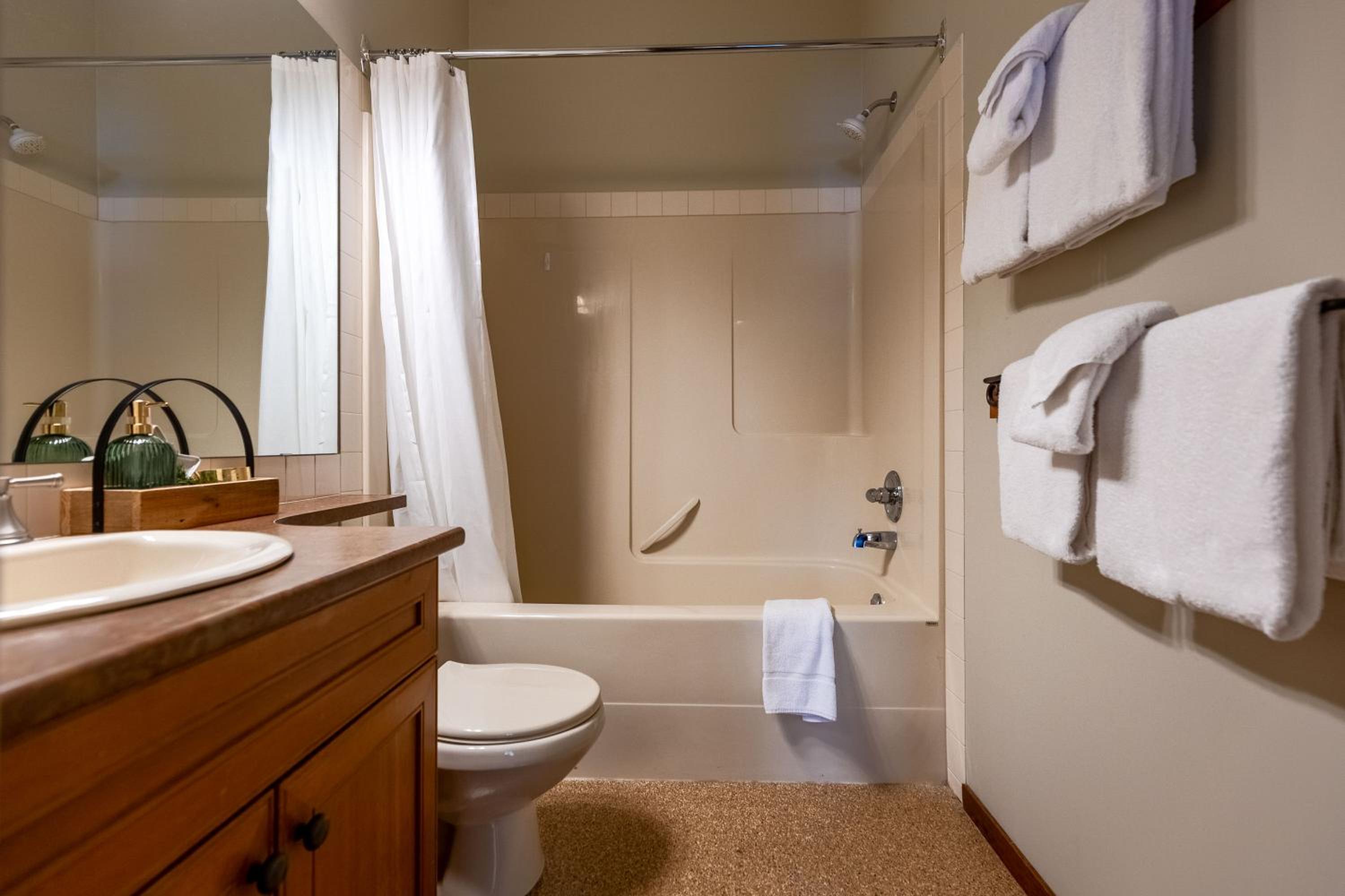Snow Creek Lodge by Fernie Central Reservations