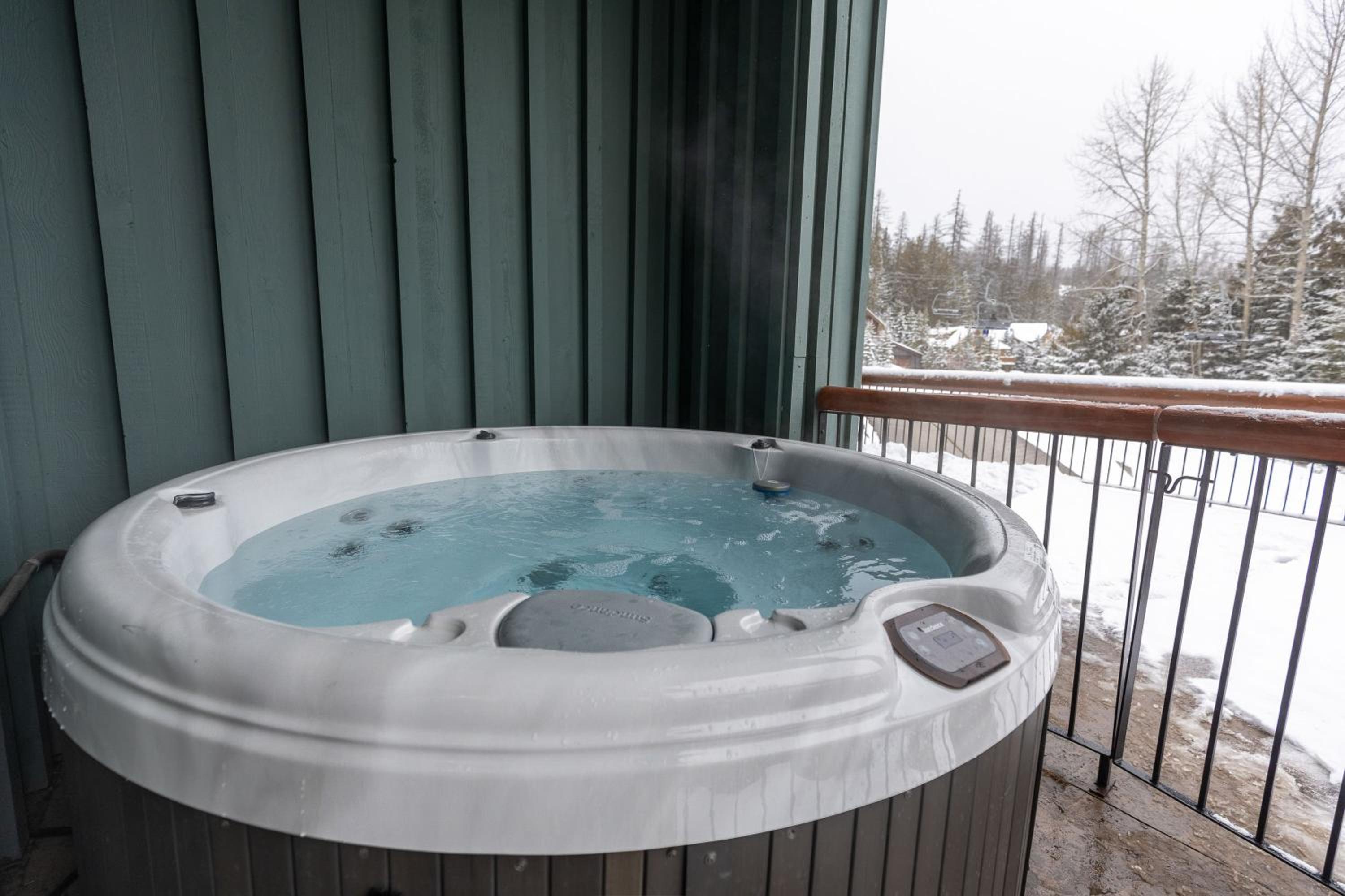 Snow Creek Lodge by Fernie Central Reservations