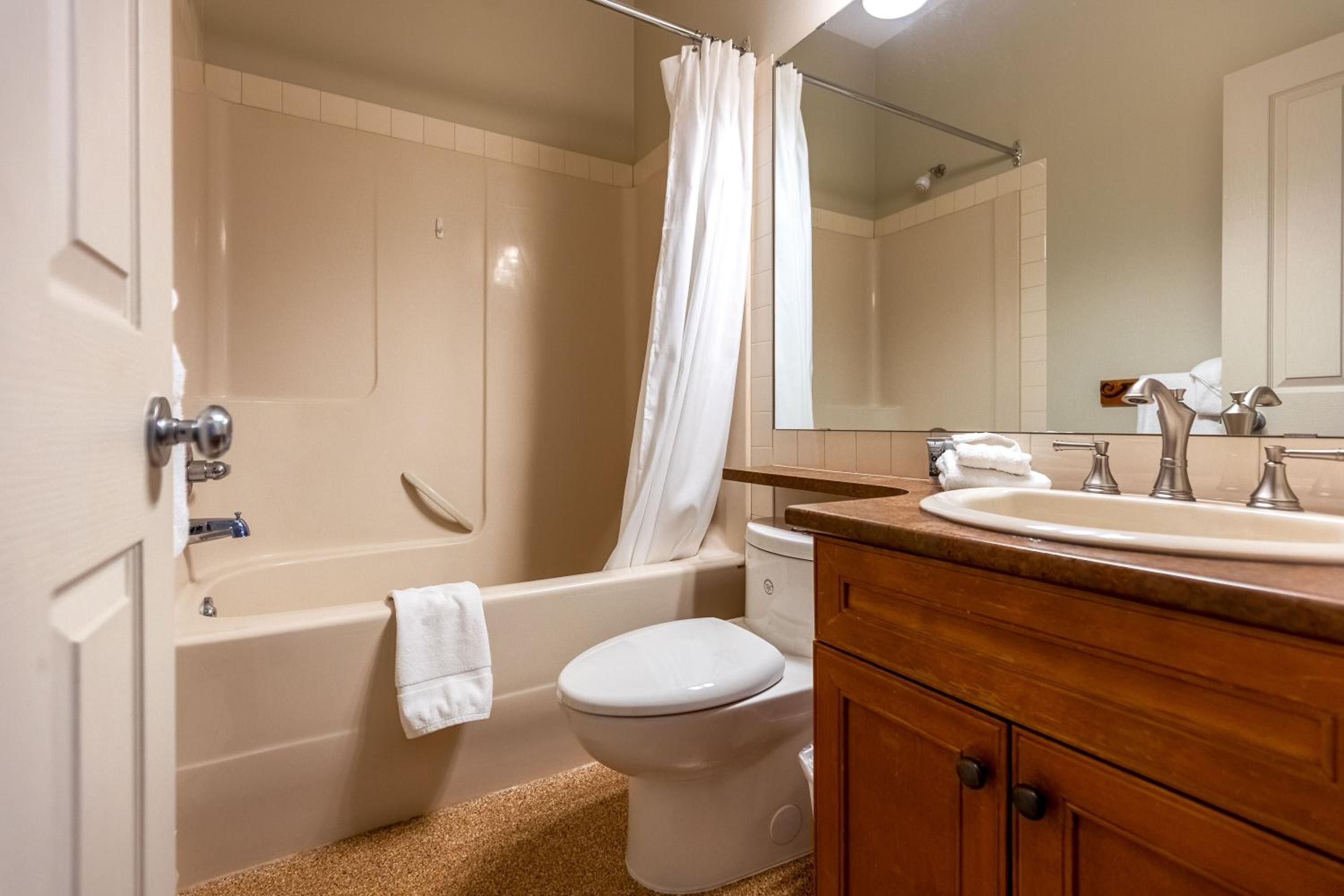 Snow Creek Lodge by Fernie Central Reservations