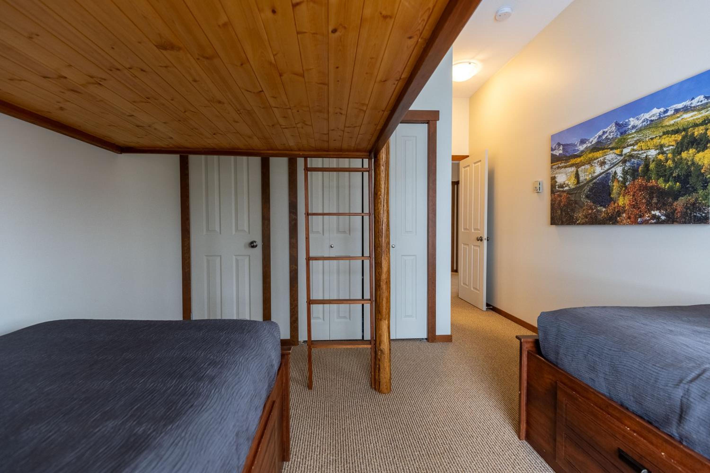 Snow Creek Lodge by Fernie Central Reservations