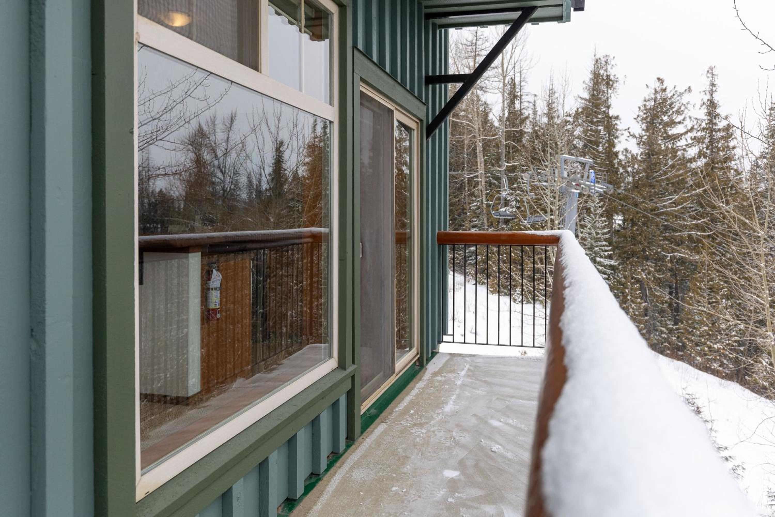 Snow Creek Lodge by Fernie Central Reservations