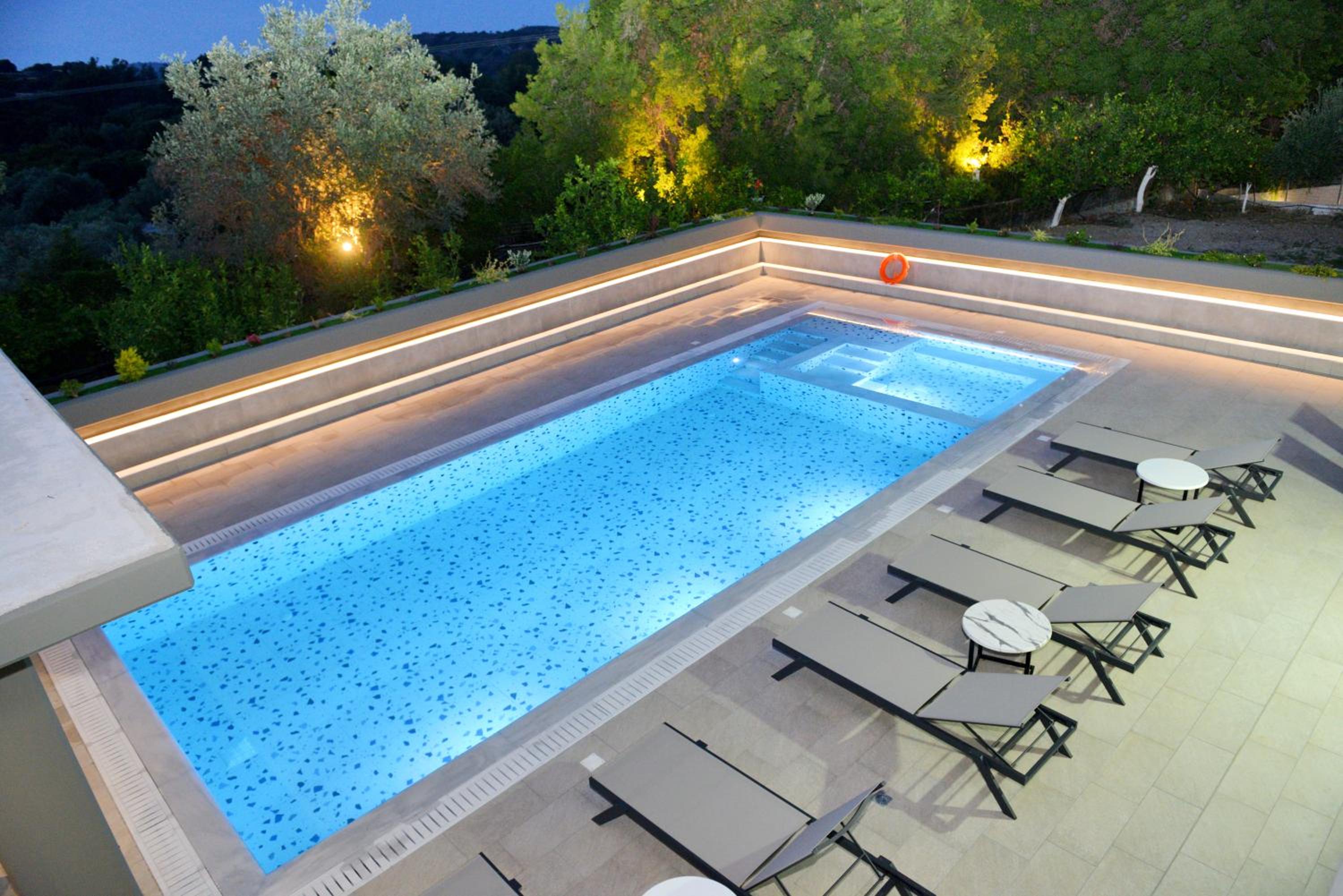Villa with private pool Zambakas