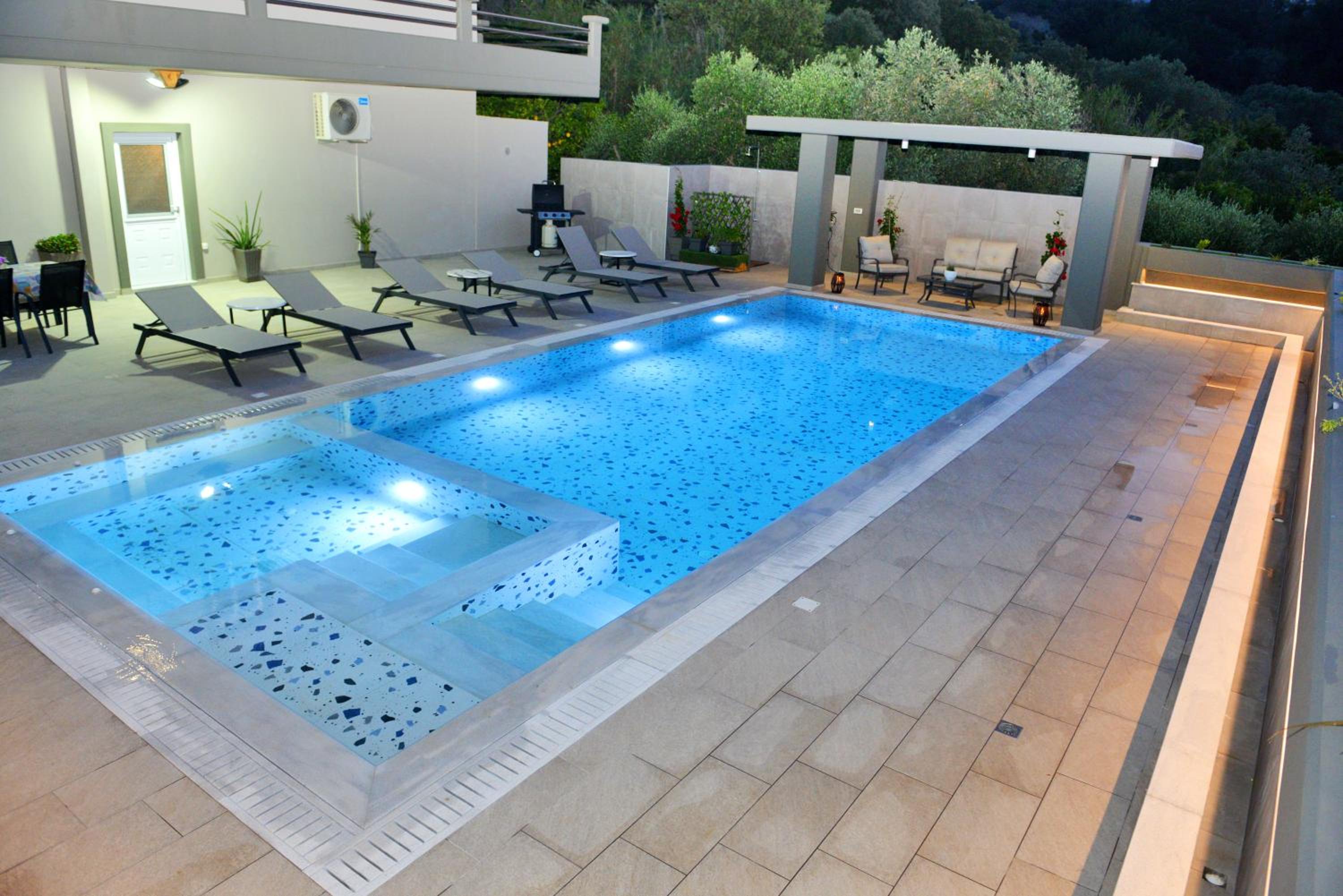 Villa with private pool Zambakas