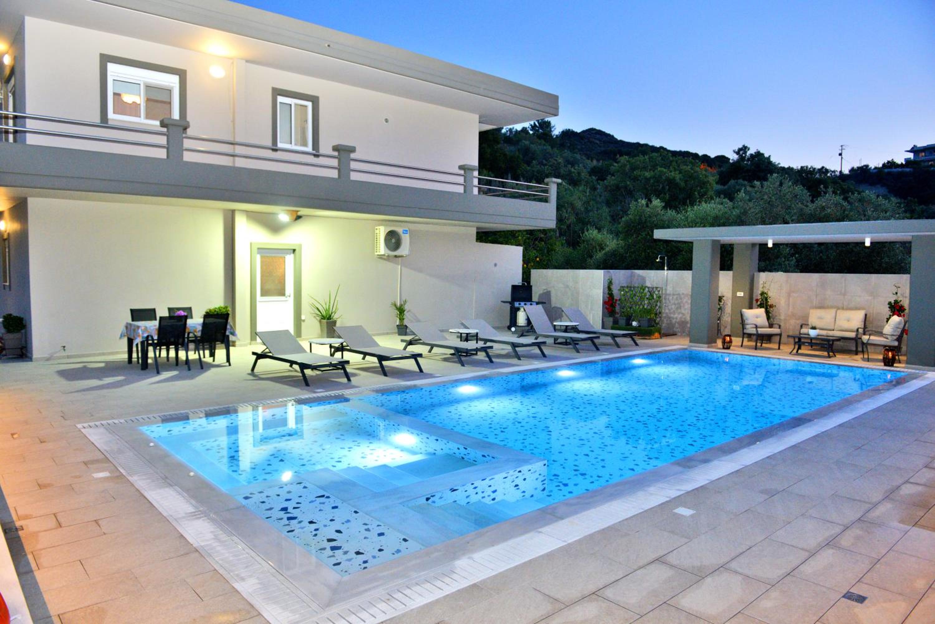 Villa with private pool Zambakas