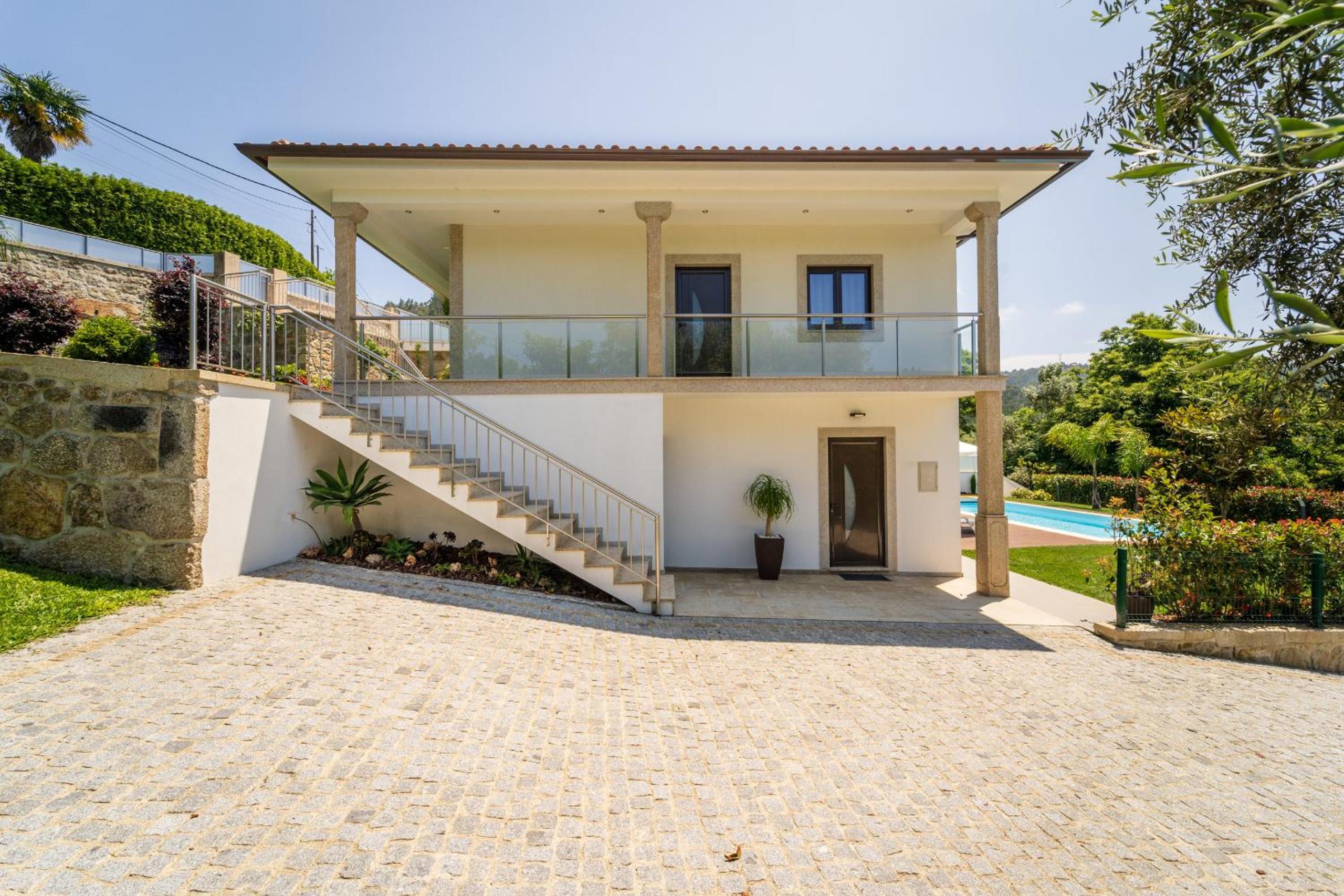 Casa de Eiró by House and People