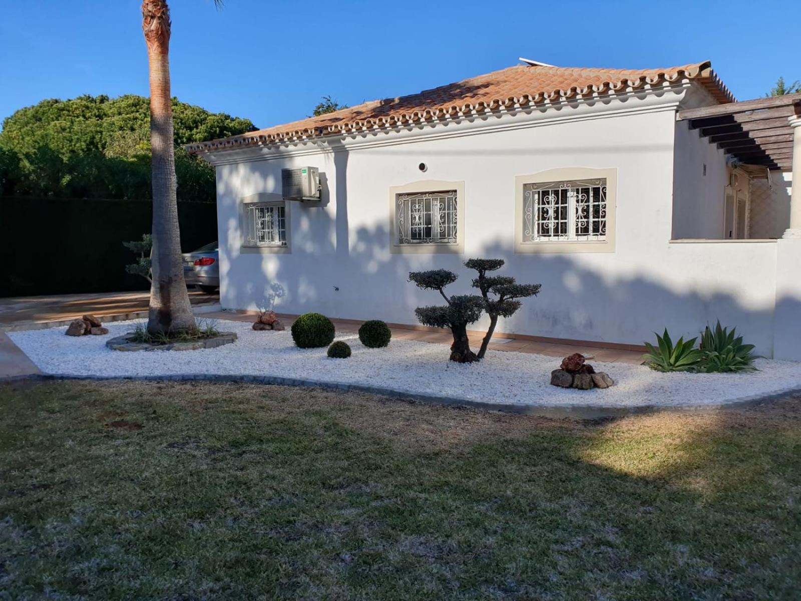 Exclusive Villa Toulouse with pool in Falesia Algarve view 5