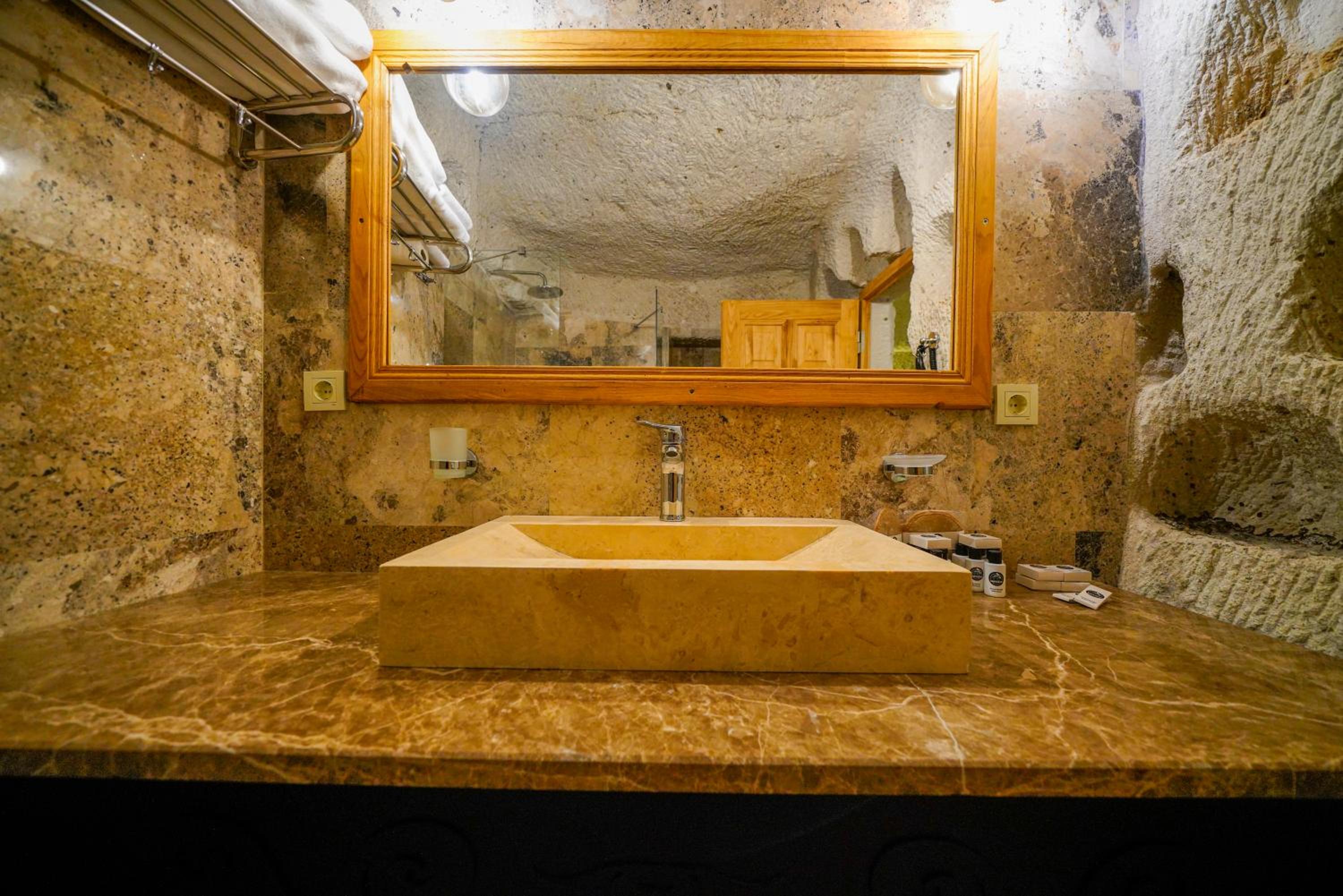 Cave Hotel Saksagan - Image 31