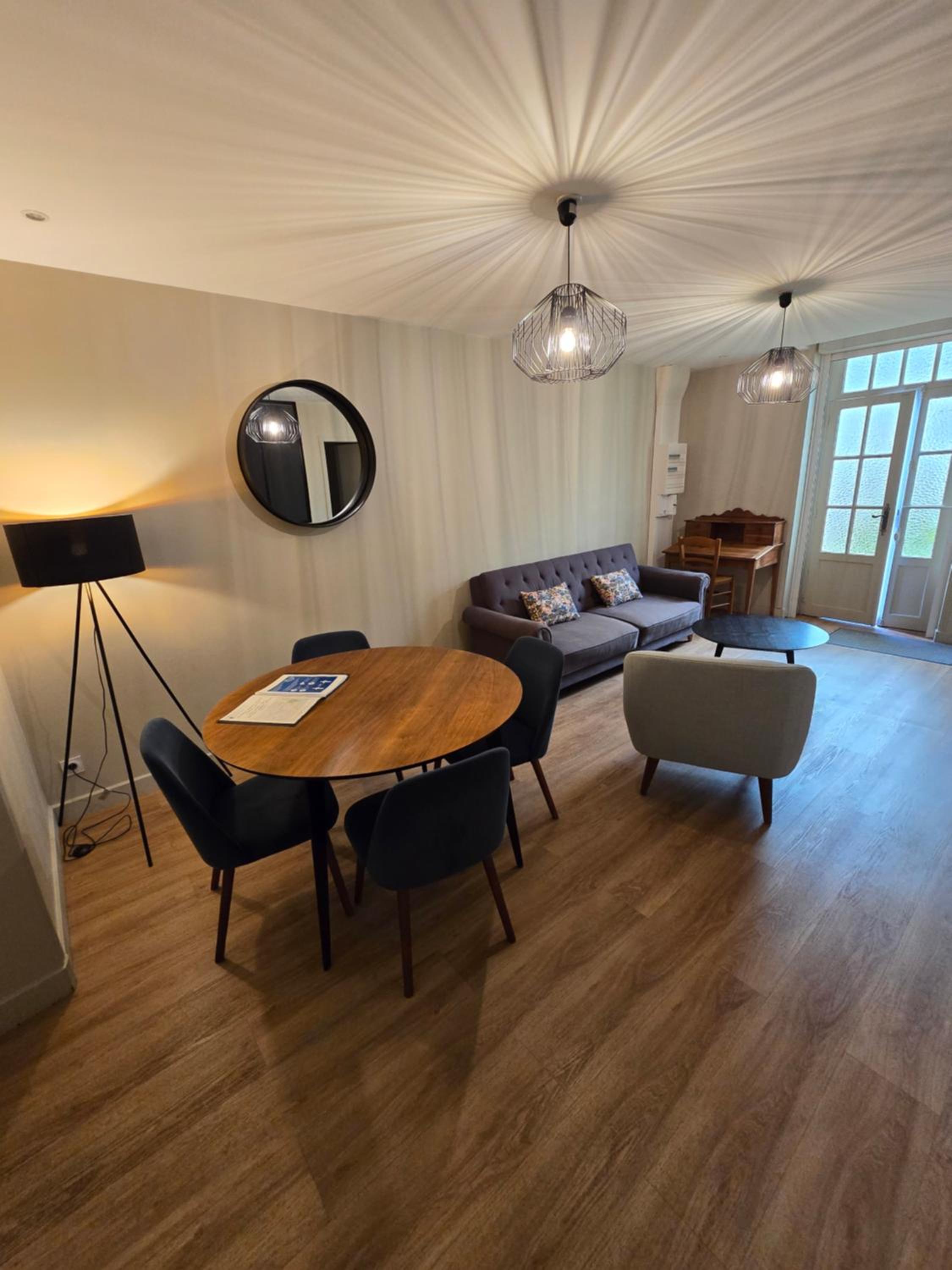 Au Loup Historic Apartments, photo 7