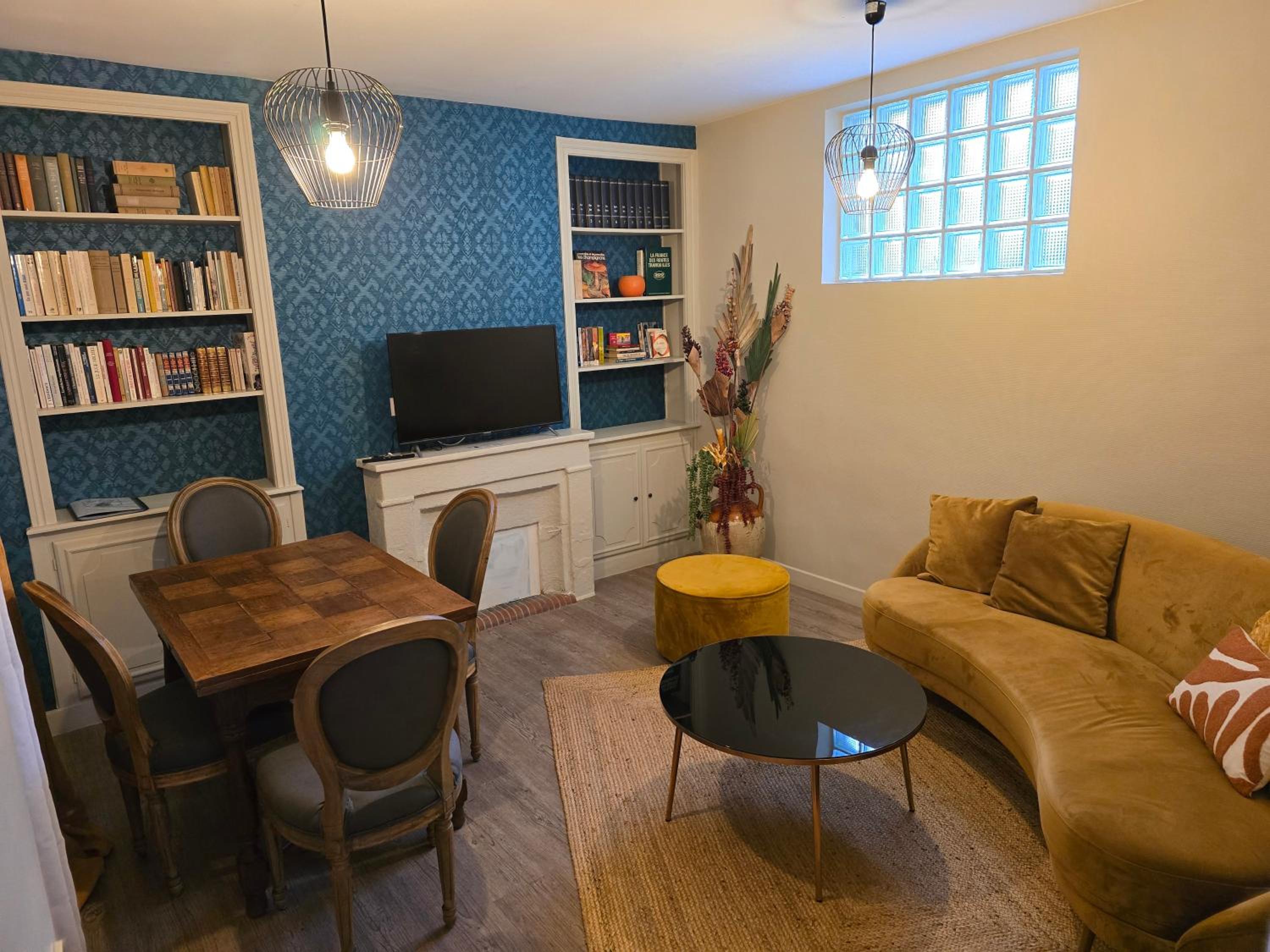 Au Loup Historic Apartments, photo 55