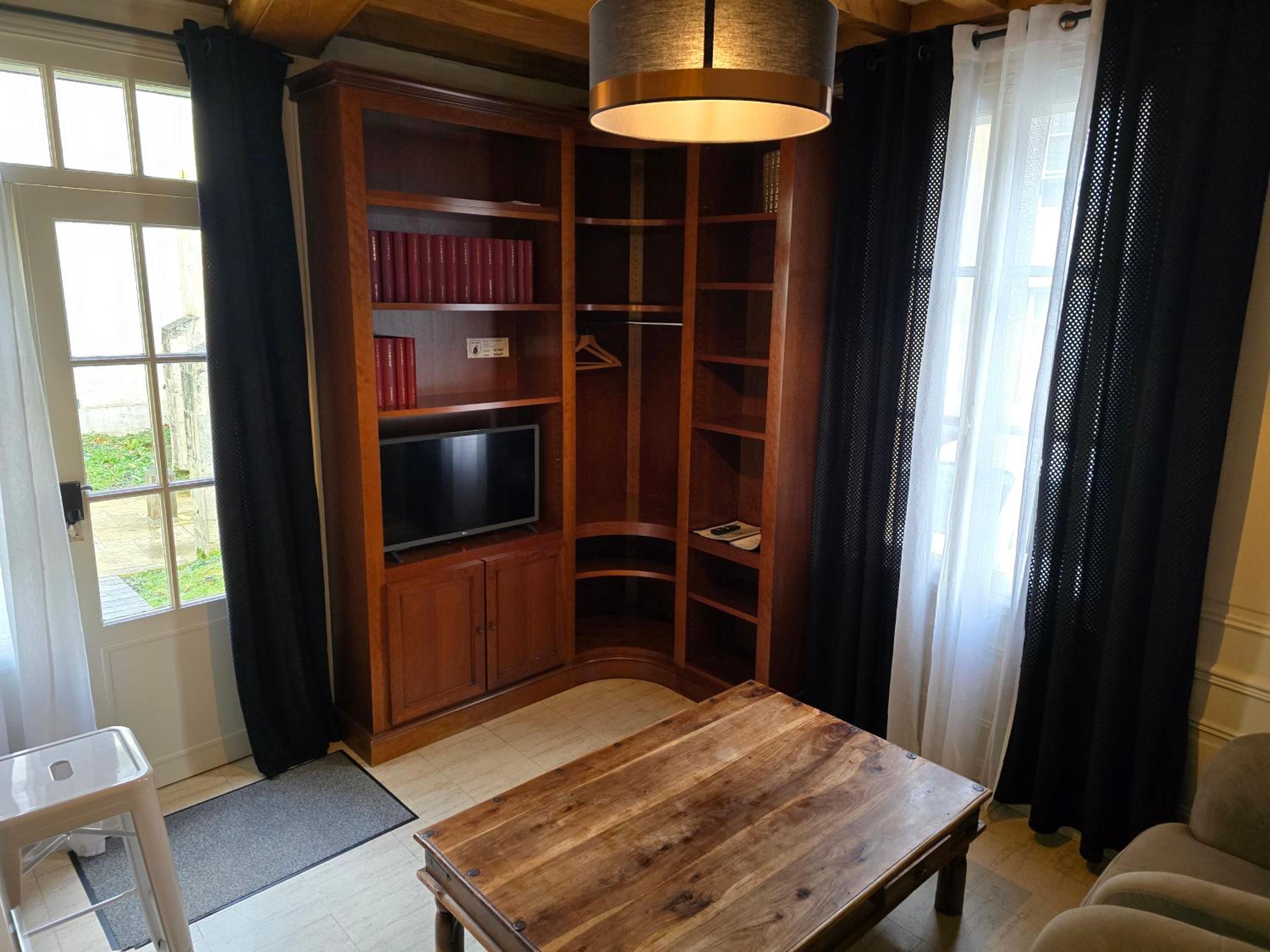 Au Loup Historic Apartments, photo 60