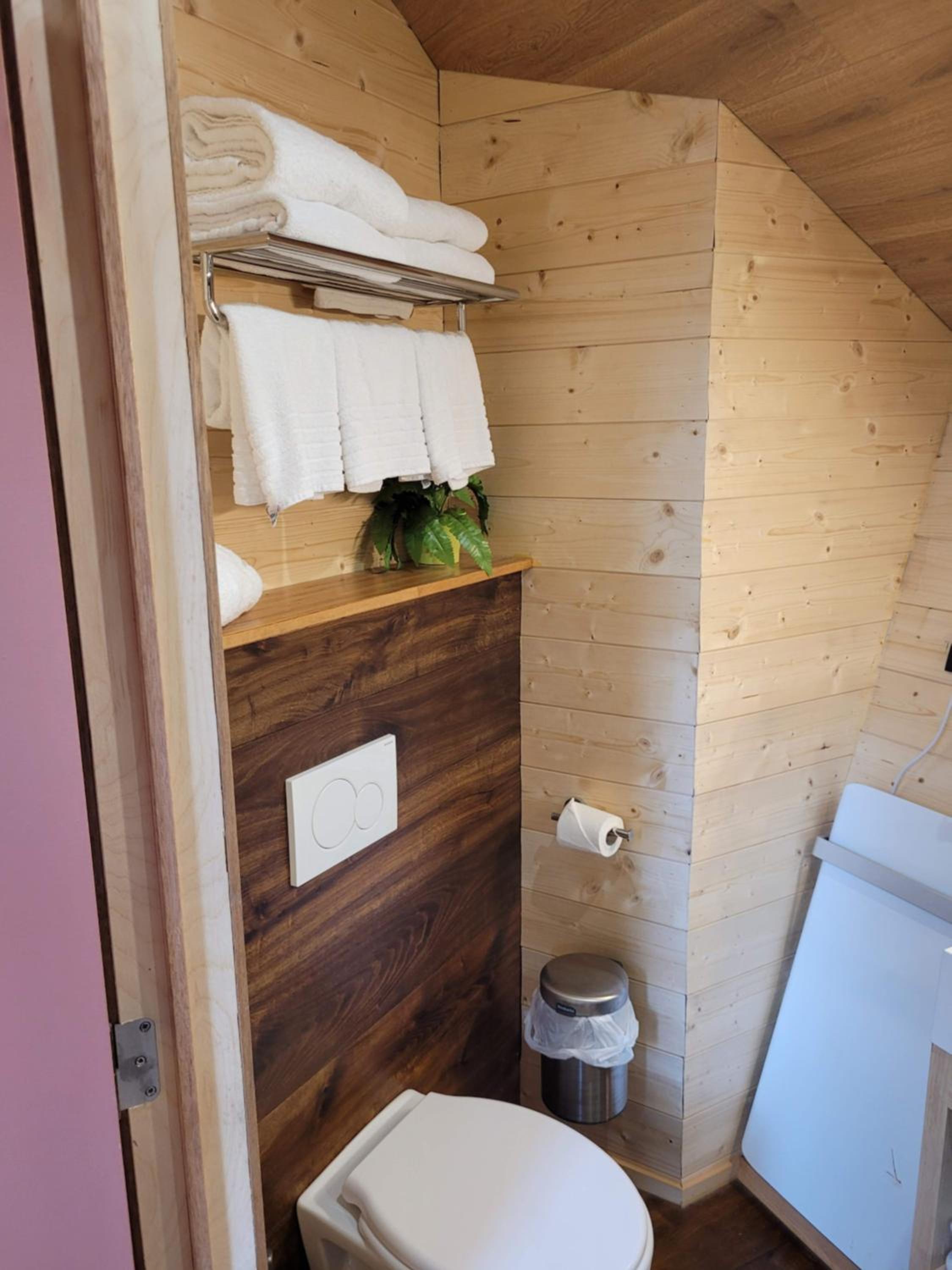 Utopia Village - Art & Nature Lodges