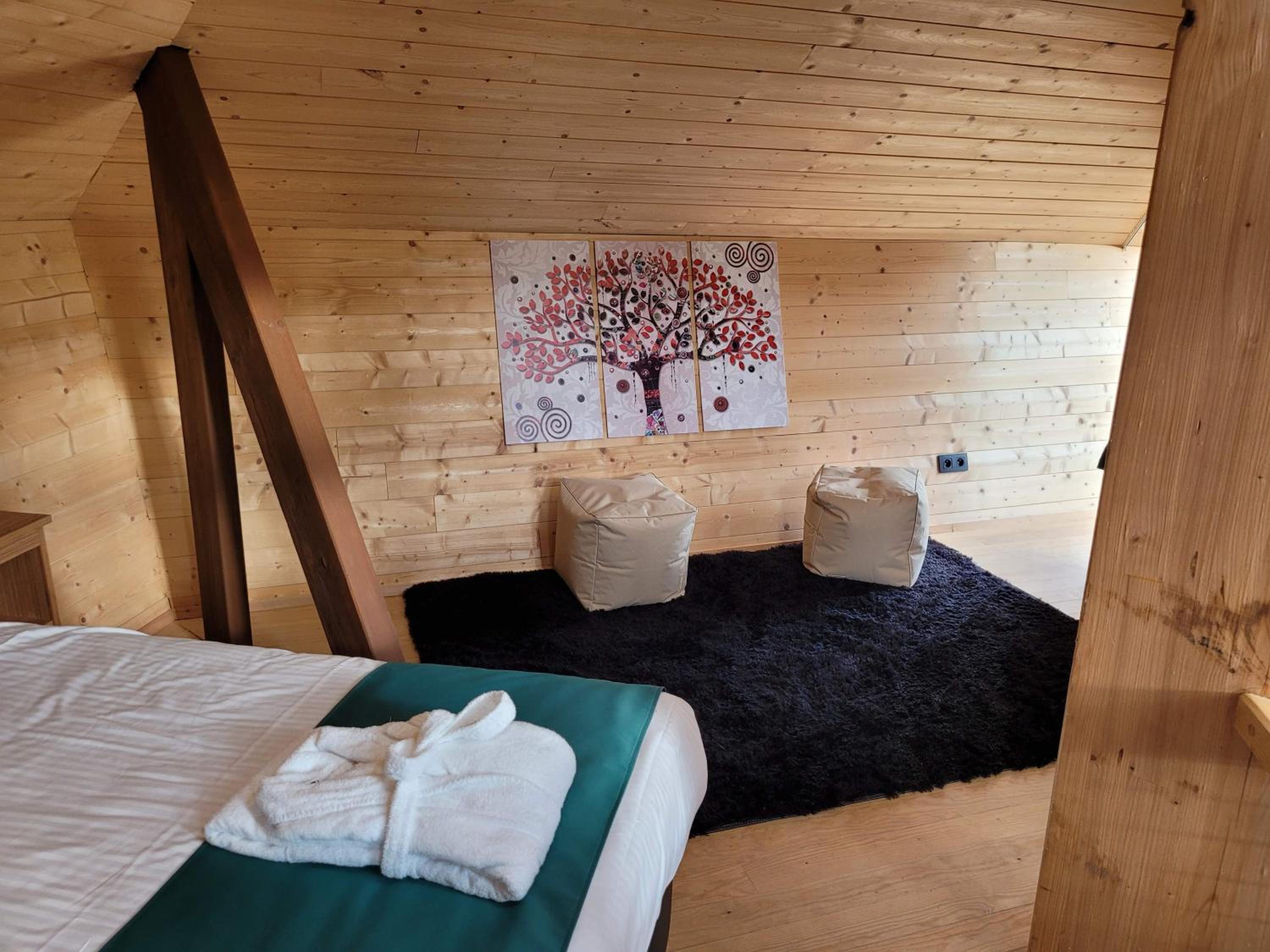 Utopia Village - Art & Nature Lodges