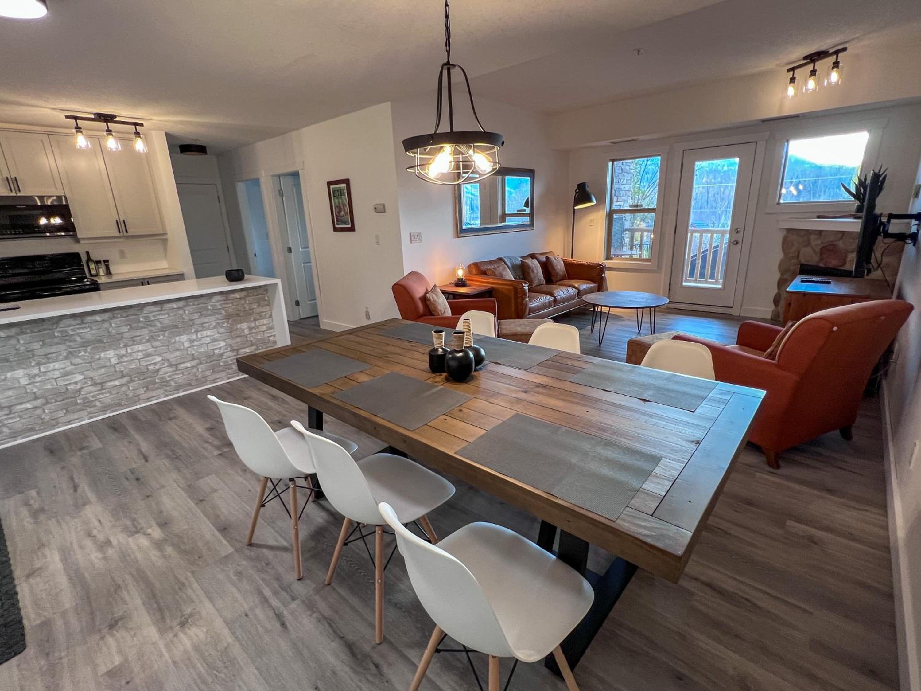 Silver Rock Condominiums by Fernie Central Reservations