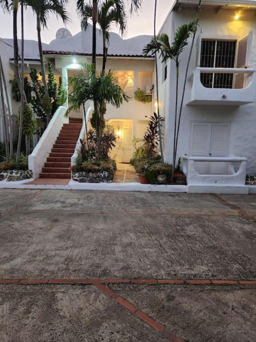 Fabulous condo, 5 mins from Mullins Beach.
