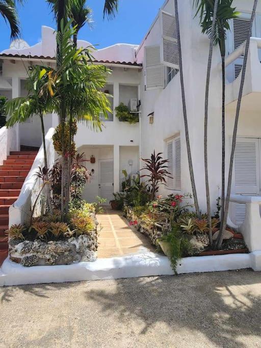 Fabulous condo, 5 mins from Mullins Beach.