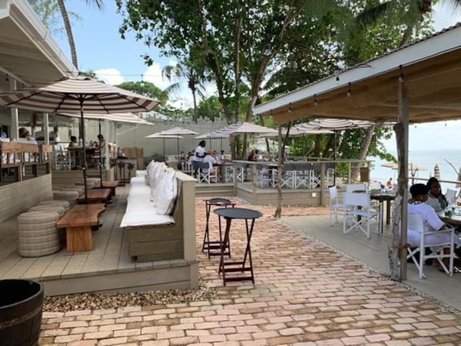 Fabulous condo, 5 mins from Mullins Beach.