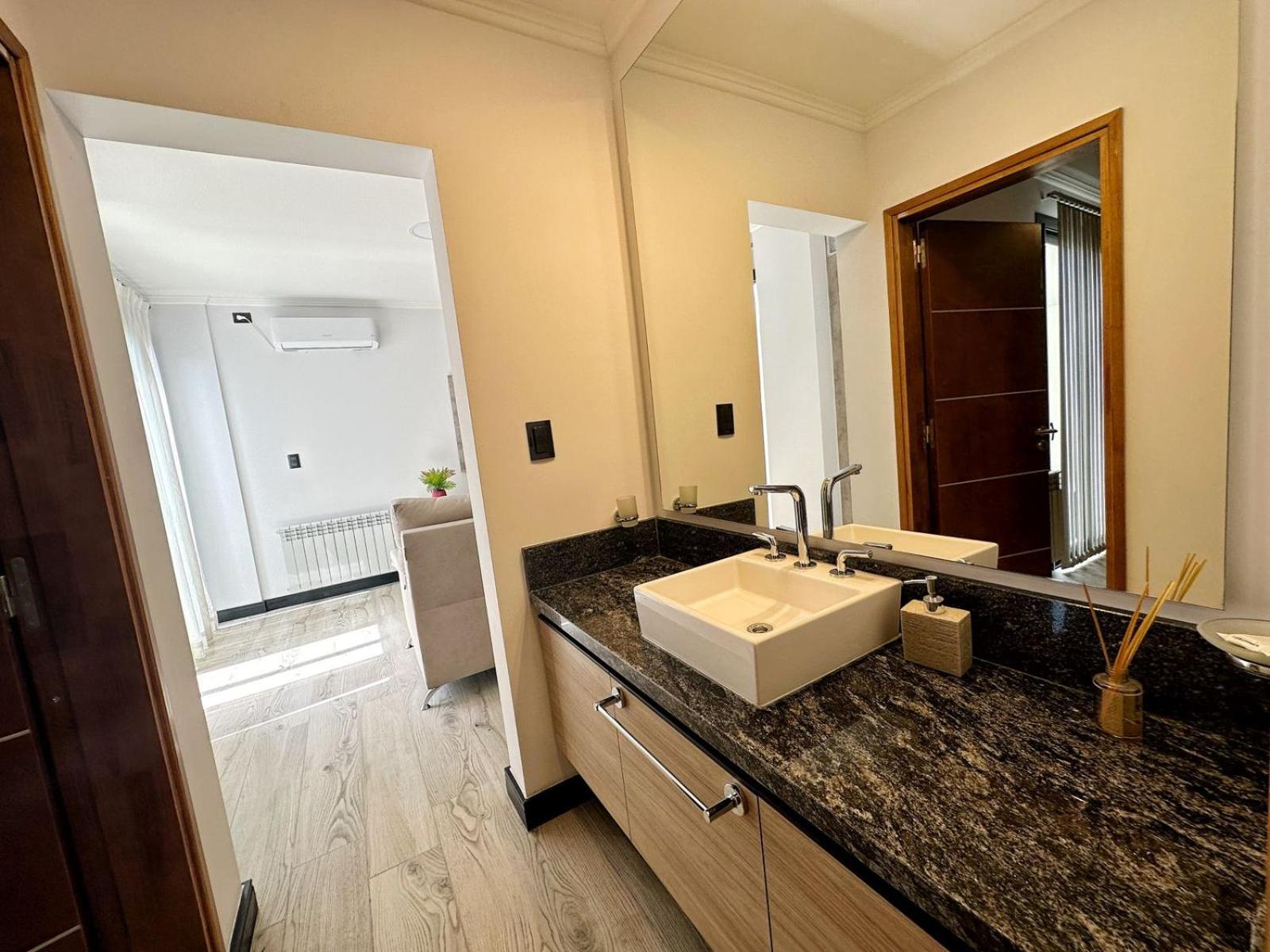 Constantino 6 Apartments