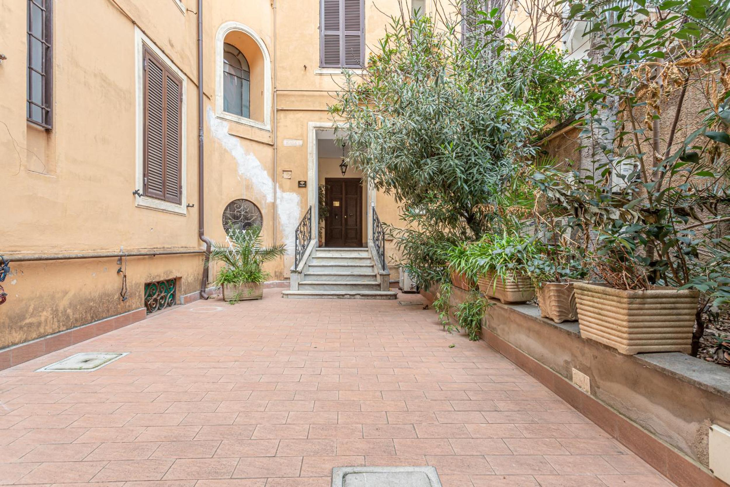 Vatican St Peter 2 bedrooms 2 bathrooms apartment