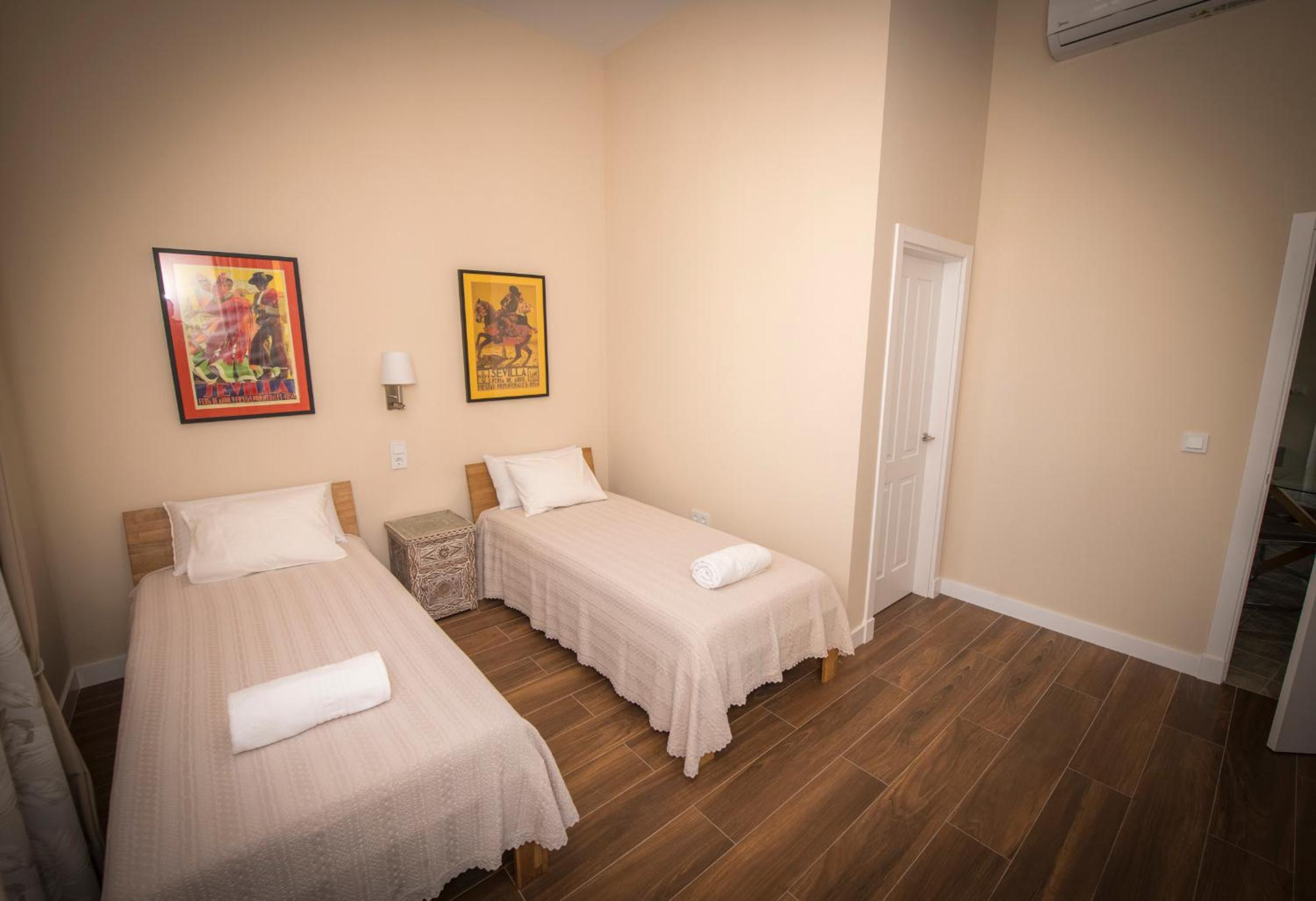 Palacio el Duende-Parking privado-terraza Vista Catedral old town