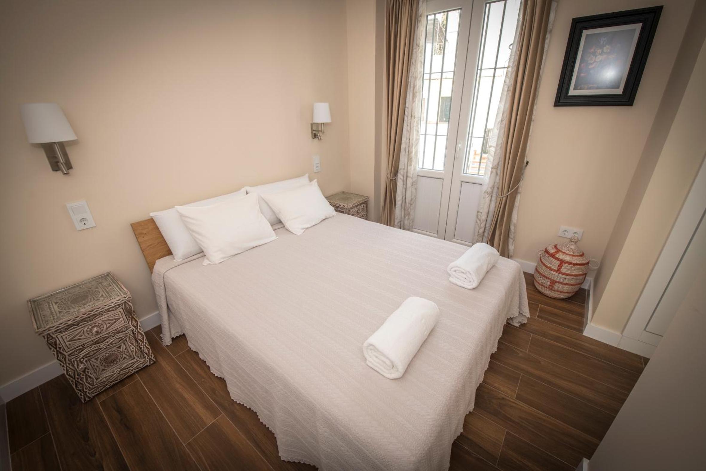 Palacio el Duende-Parking privado-terraza Vista Catedral old town