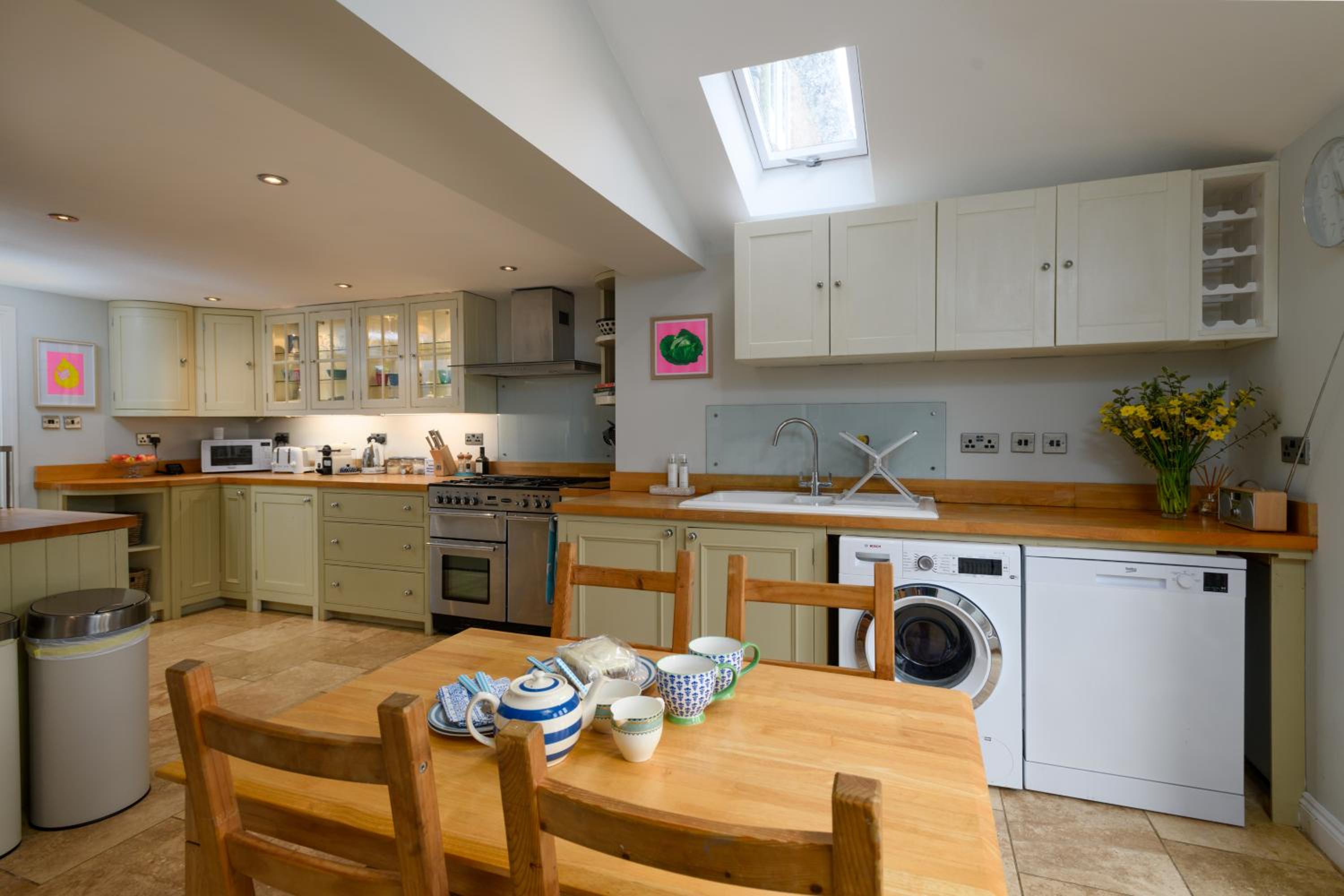 Charming Barn Retreat Near Pewsey & Woodborough view 2