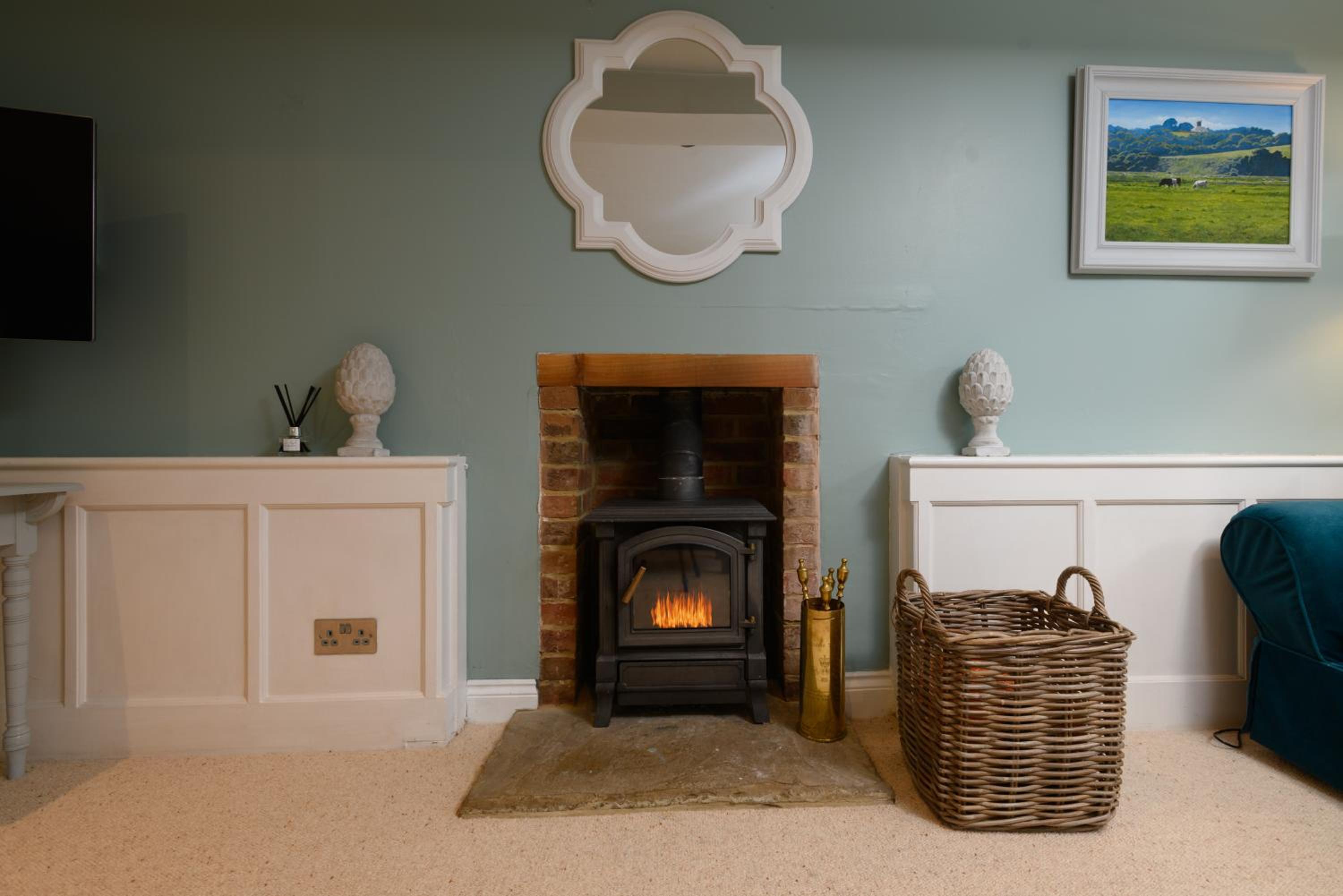 Charming Barn Retreat Near Pewsey & Woodborough view 3