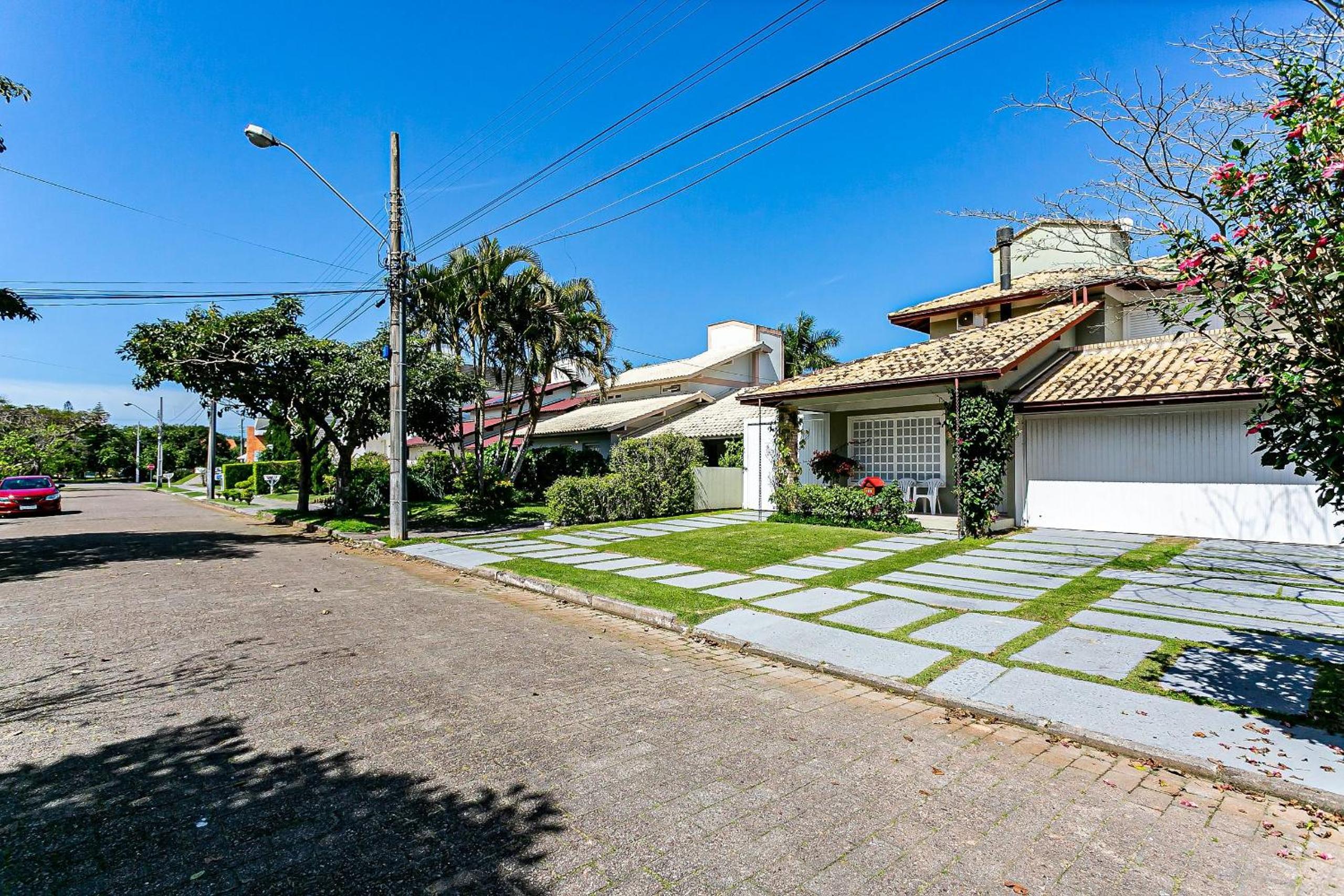 Casa sofisticada para famílias em Jurerê RCU105