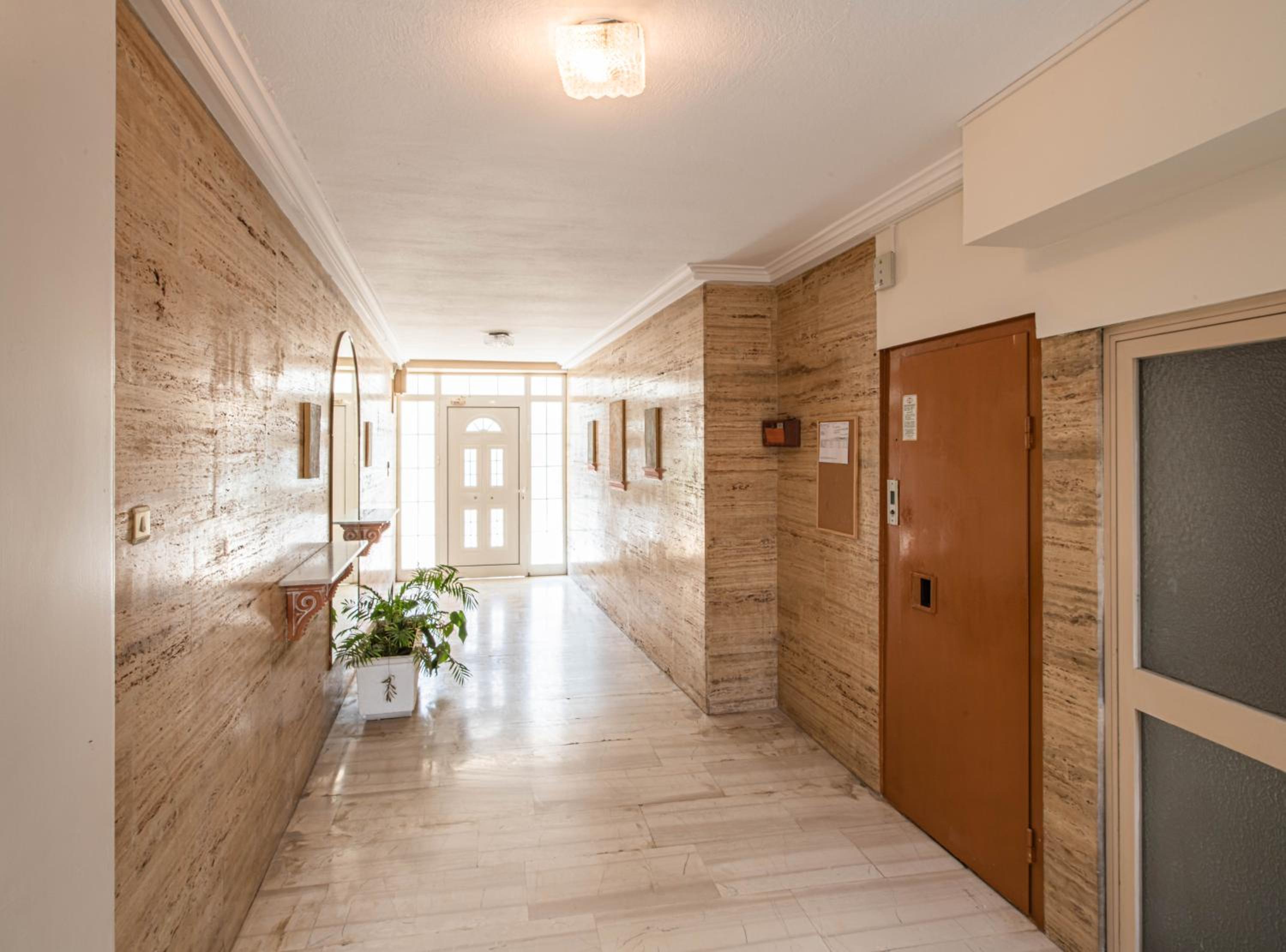 Artsy Spacious Cozy Apartment in Glyfada Center