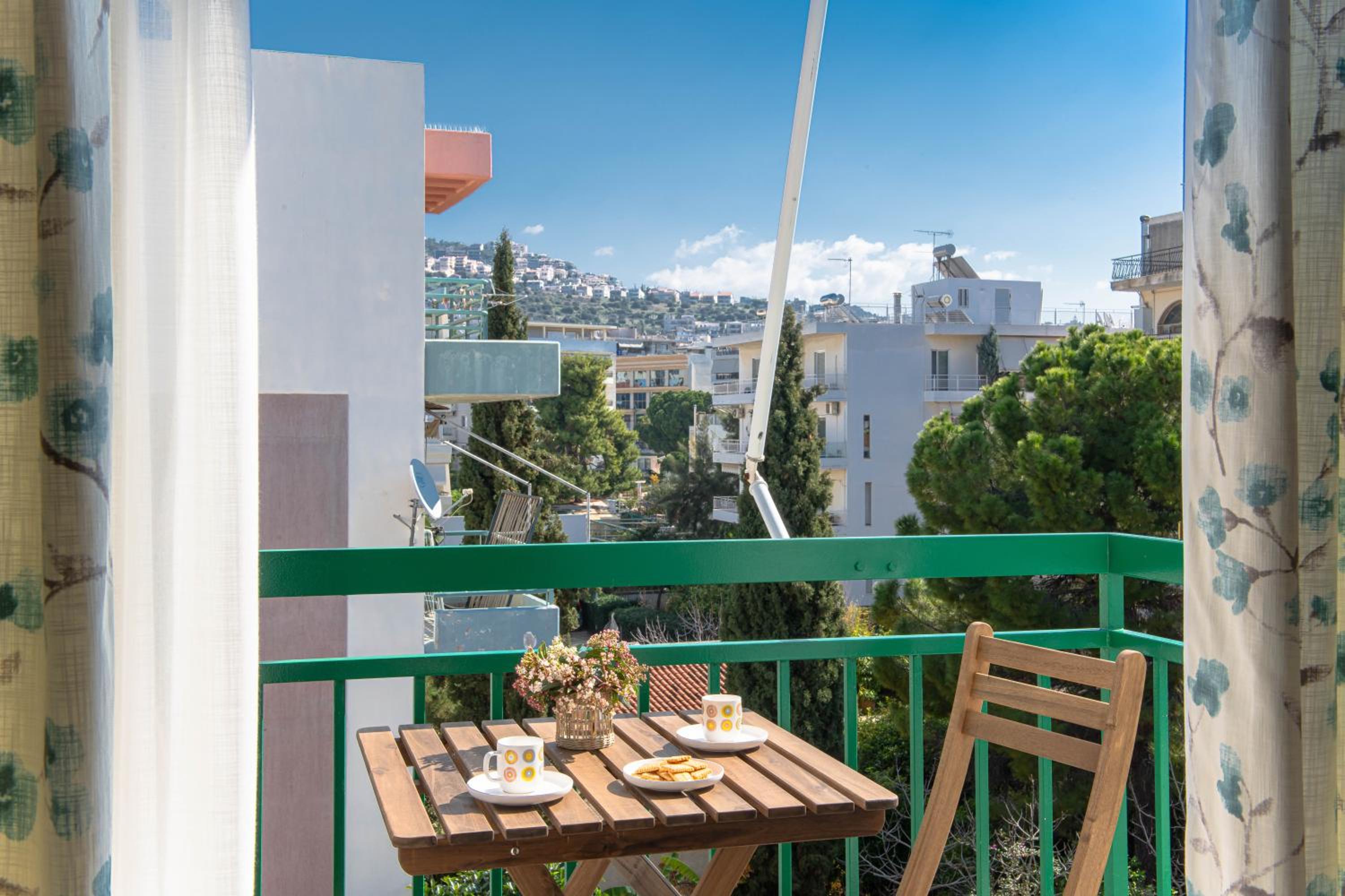 Artsy Spacious Cozy Apartment in Glyfada Center