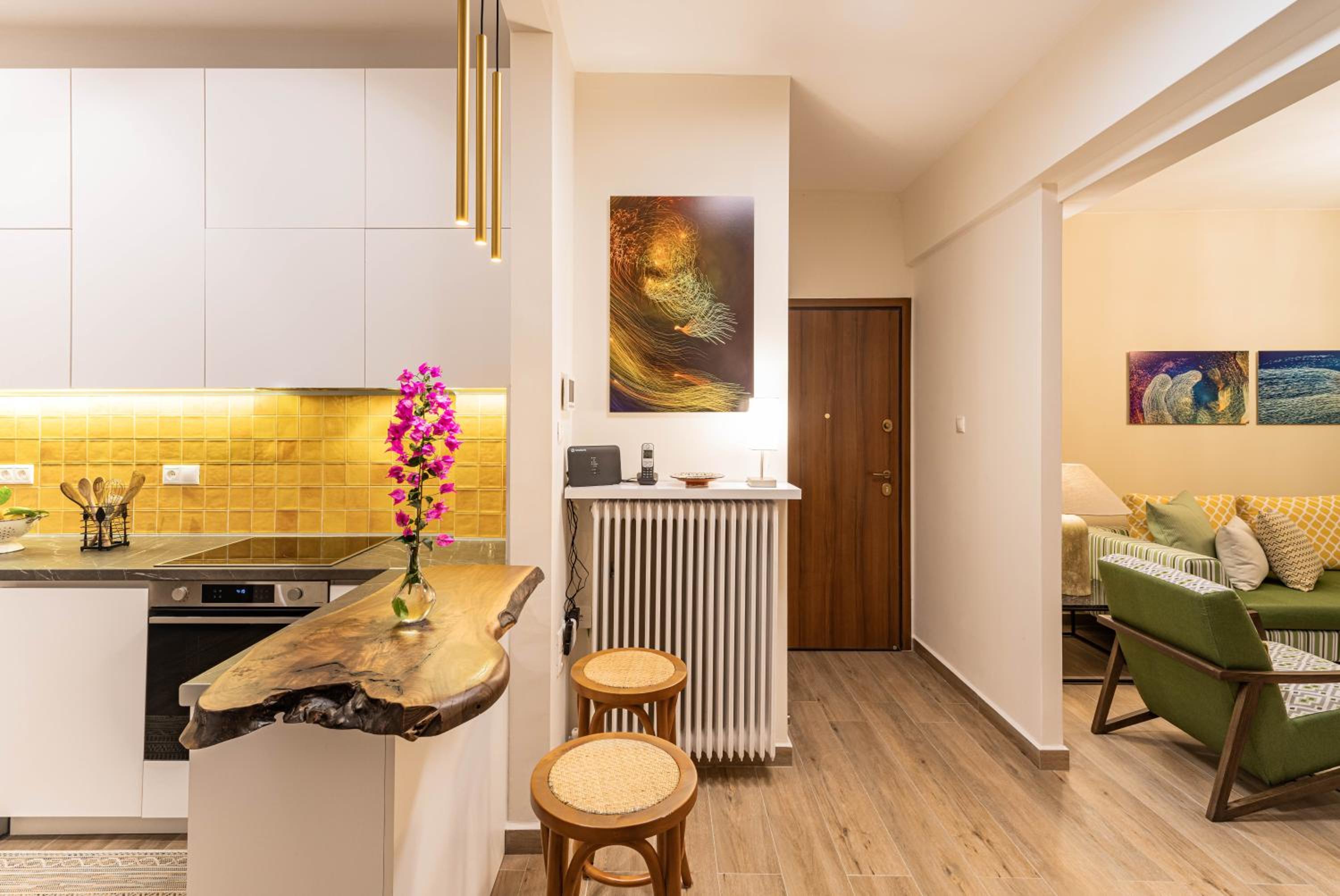 Artsy Spacious Cozy Apartment in Glyfada Center