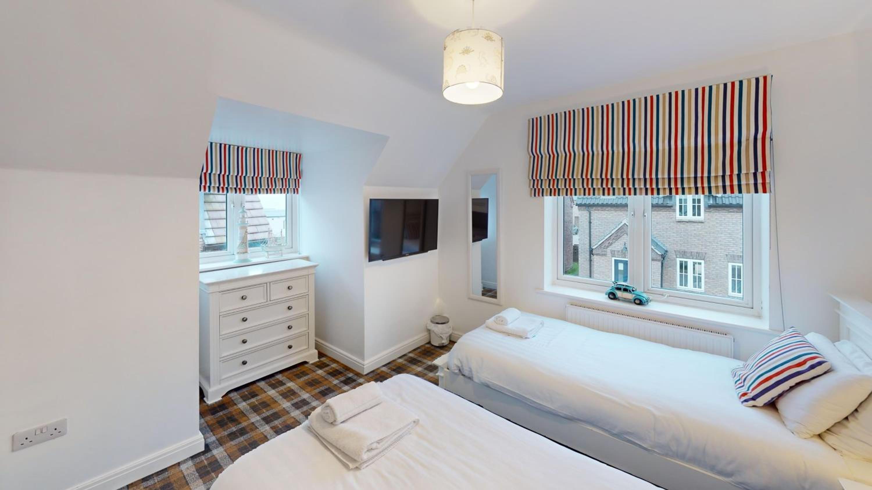 Bayside at The Bay Filey, sleeps 10 in 4 bedrooms, pet-free