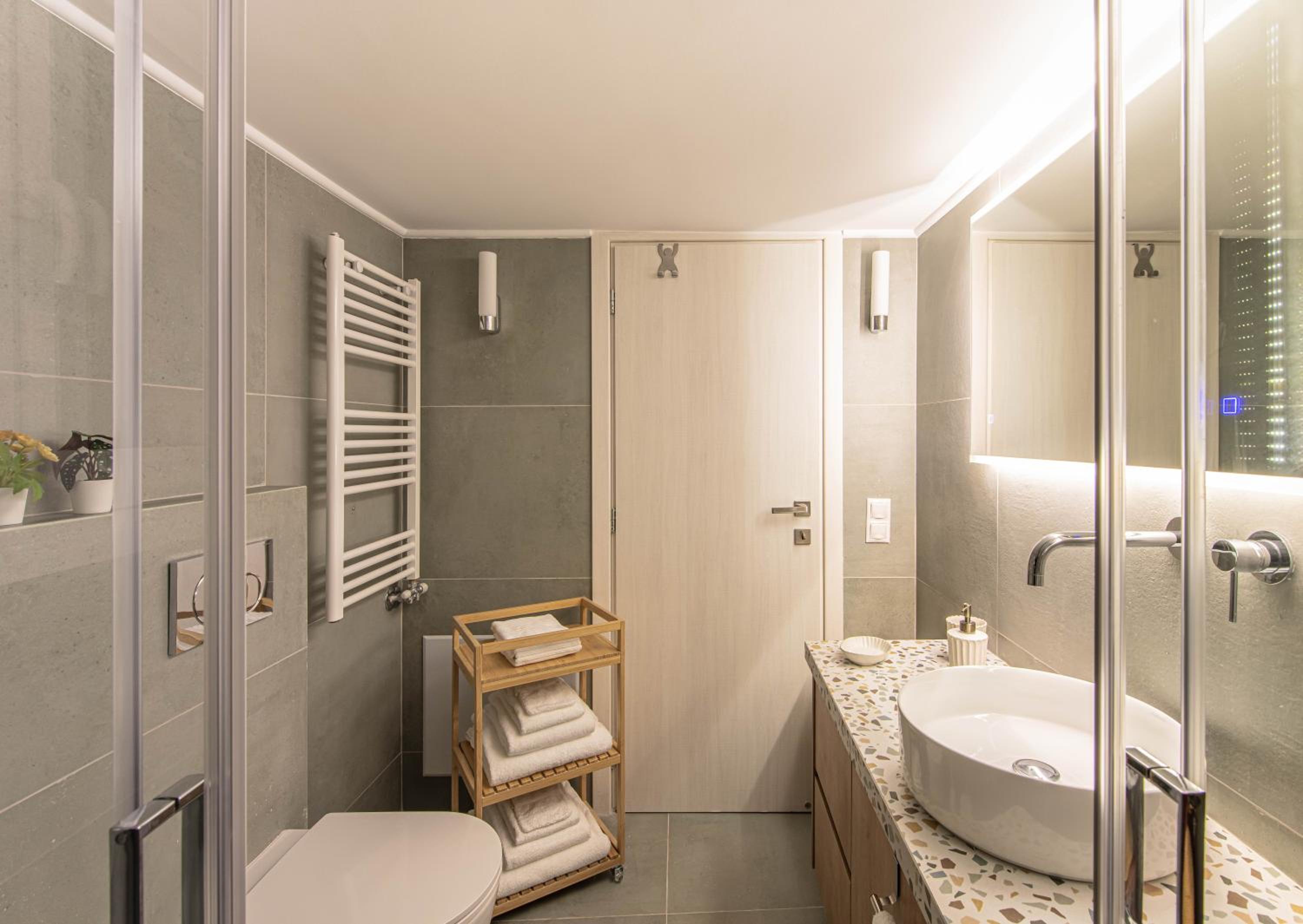 Artsy Spacious Cozy Apartment in Glyfada Center