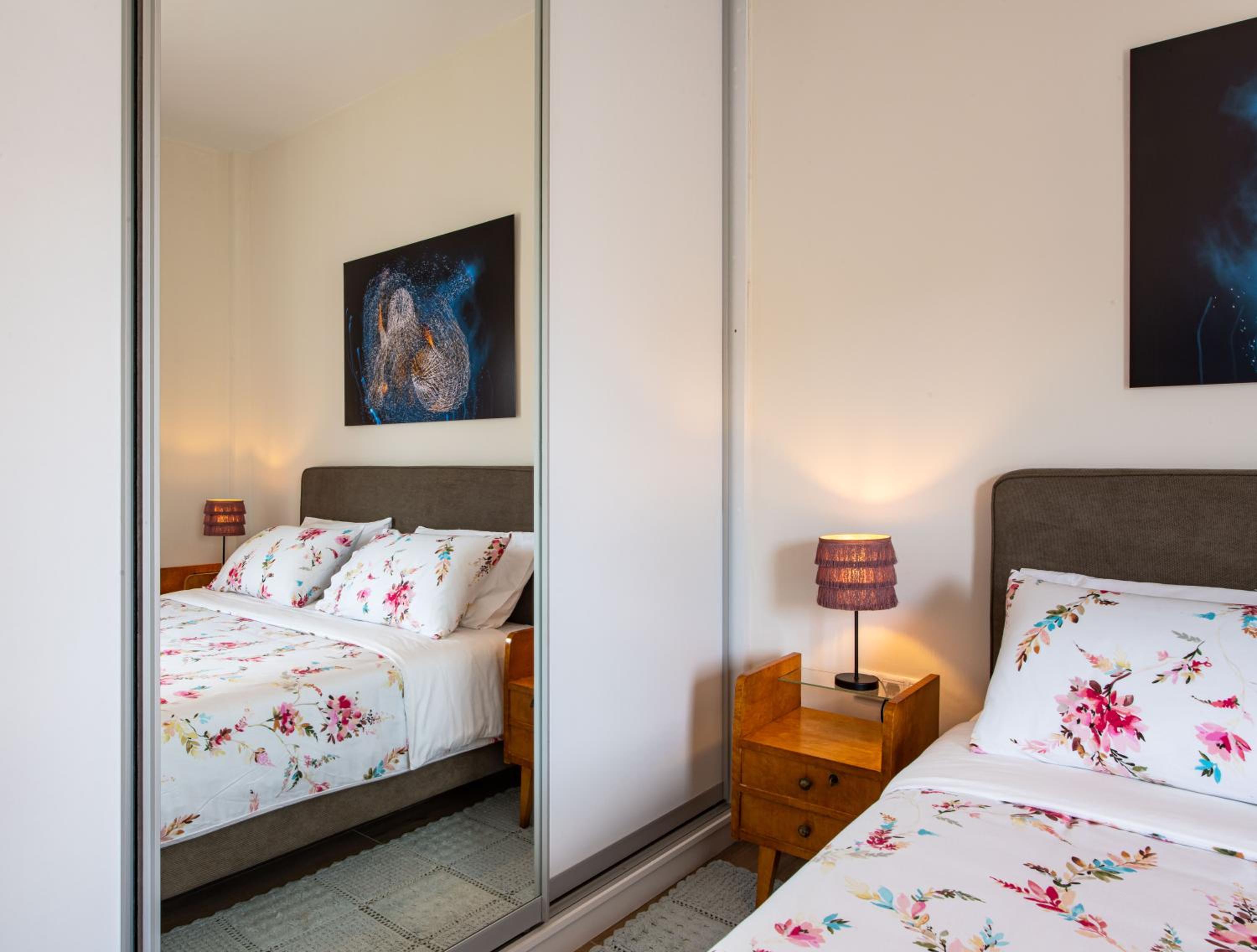 Artsy Spacious Cozy Apartment in Glyfada Center