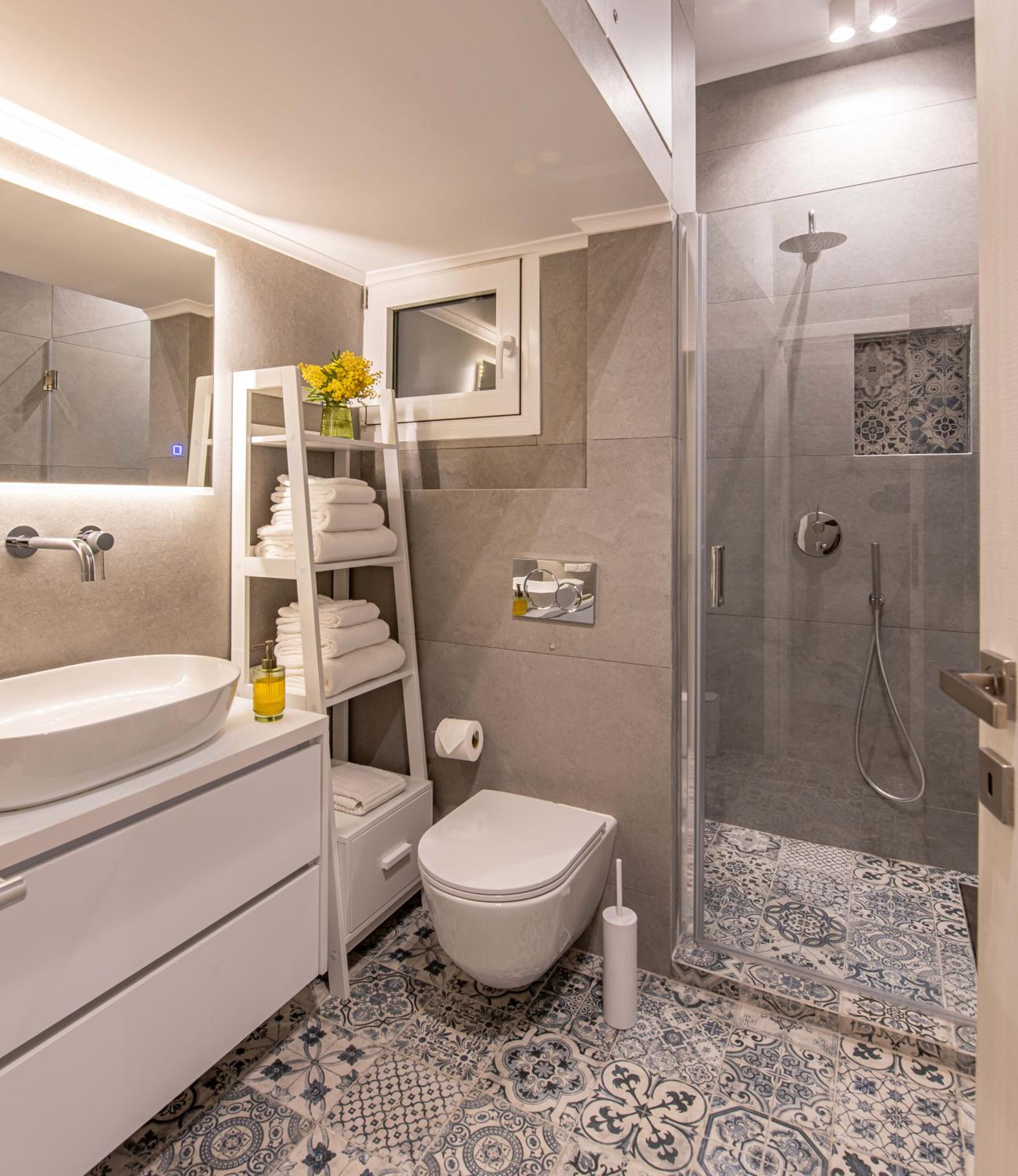 Artsy Spacious Cozy Apartment in Glyfada Center