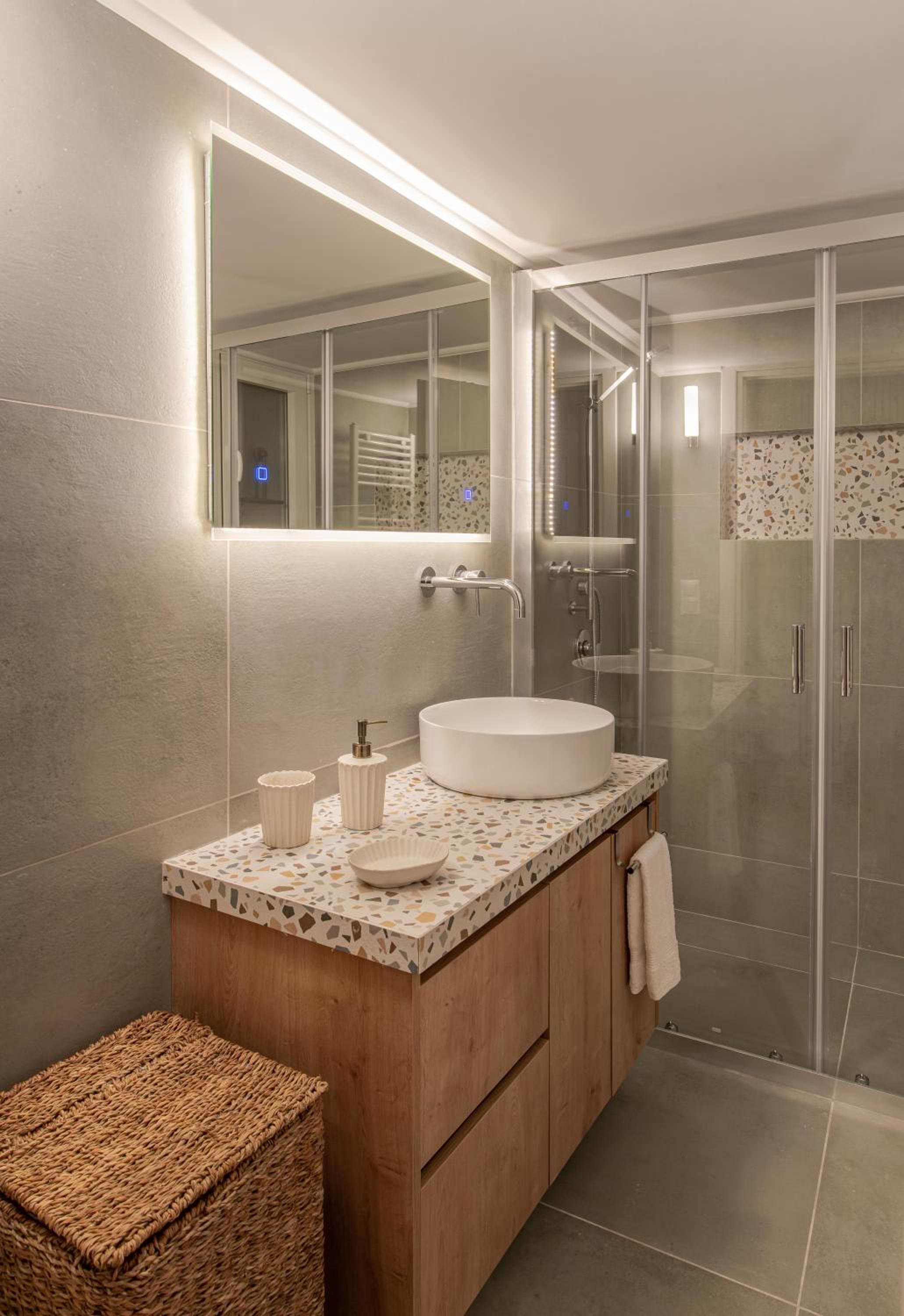 Artsy Spacious Cozy Apartment in Glyfada Center
