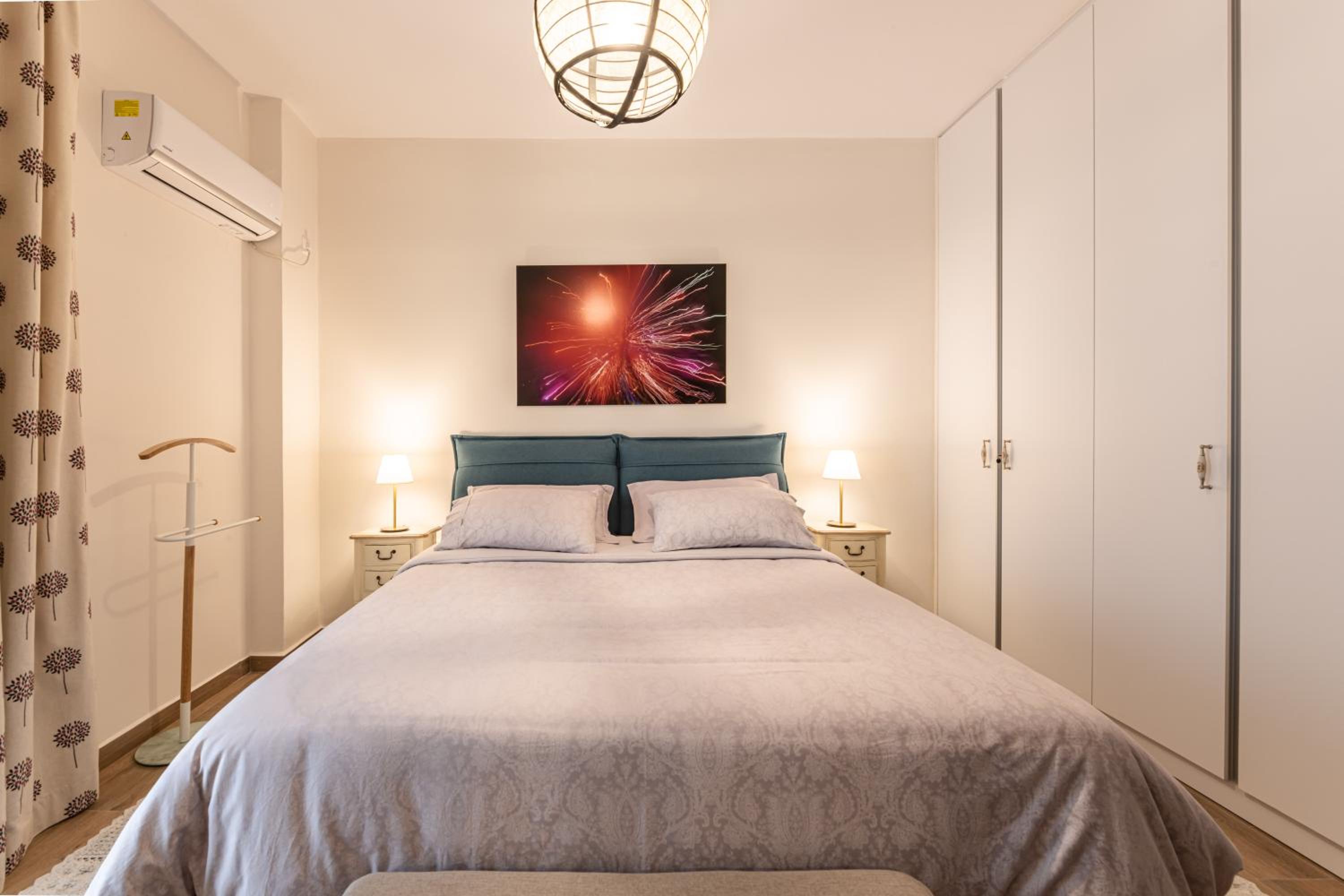 Artsy Spacious Cozy Apartment in Glyfada Center