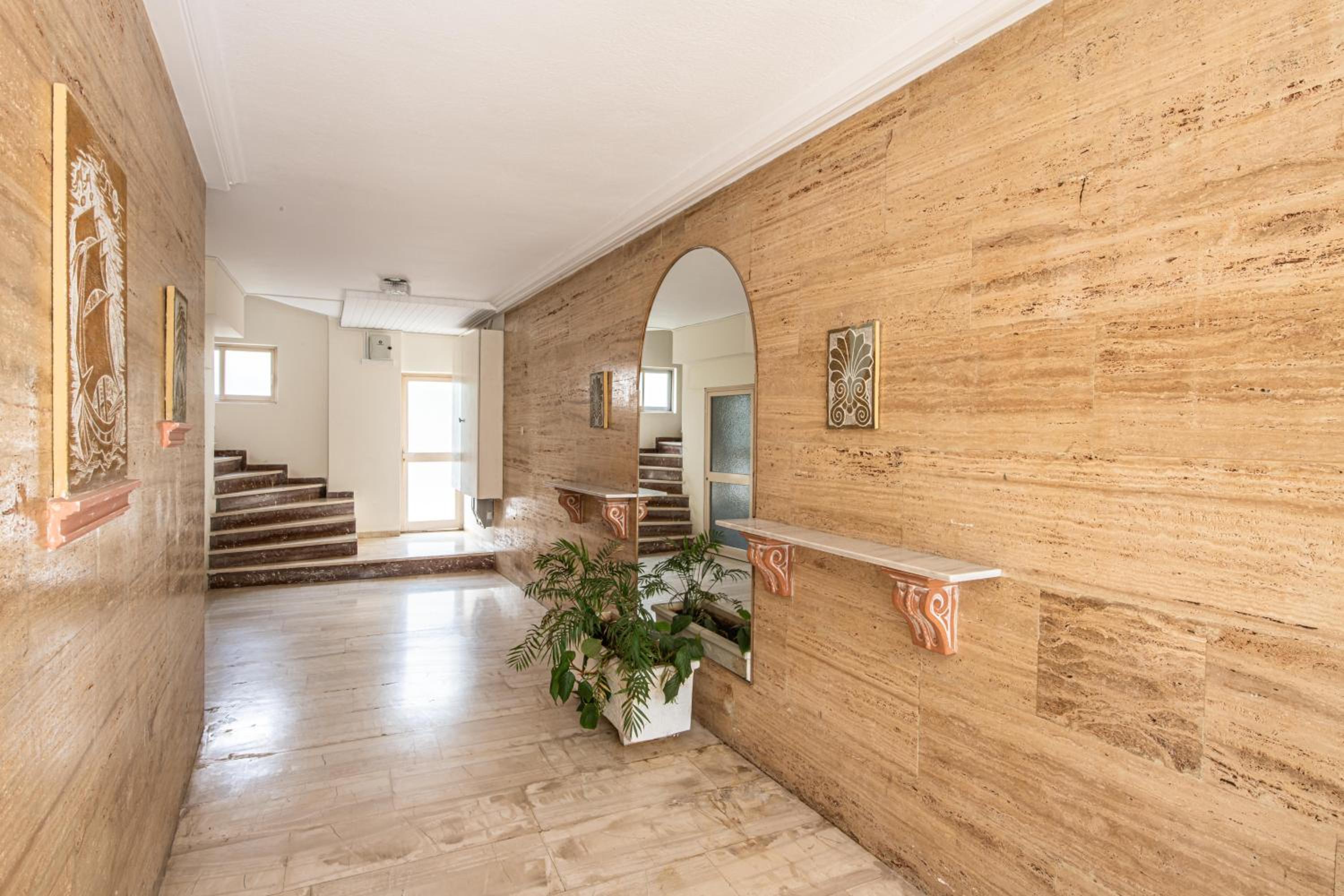 Artsy Spacious Cozy Apartment in Glyfada Center