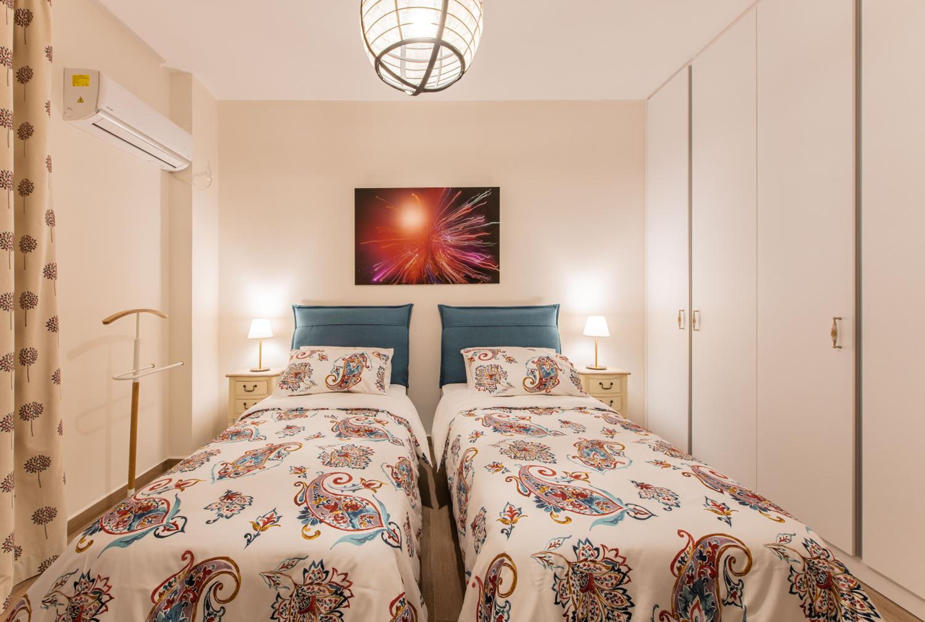 Artsy Spacious Cozy Apartment in Glyfada Center